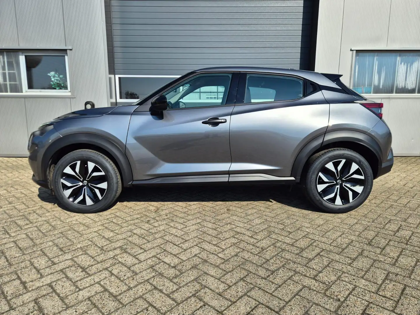 Nissan Juke 1.0 DIG-T 114PS Acenta Klimaautomatik Sitzheizu... Grau - 2