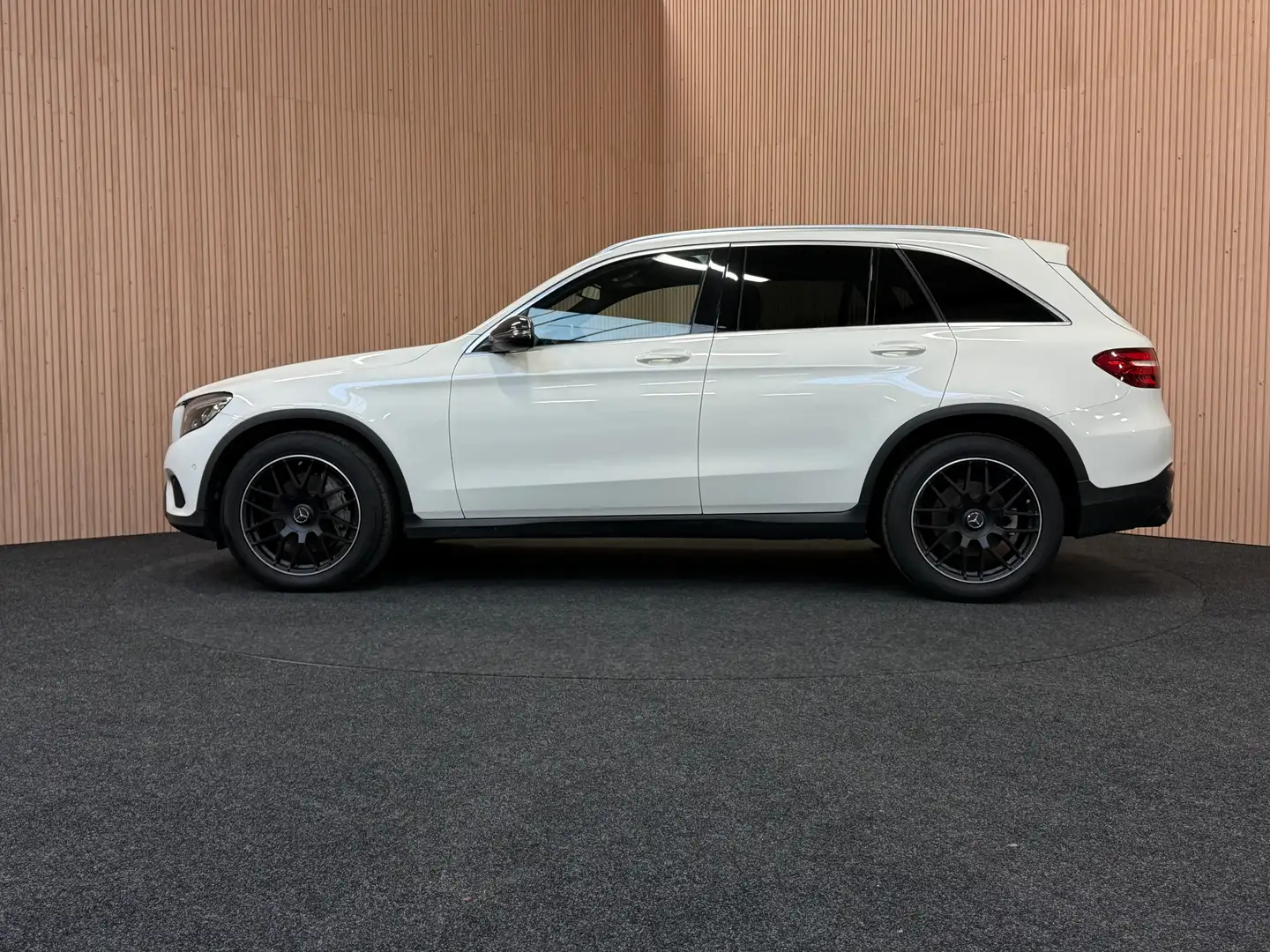 Mercedes-Benz GLC 220 d 4-Matic Business Solution AMG| BLACK & WHITE ! Blanc - 2