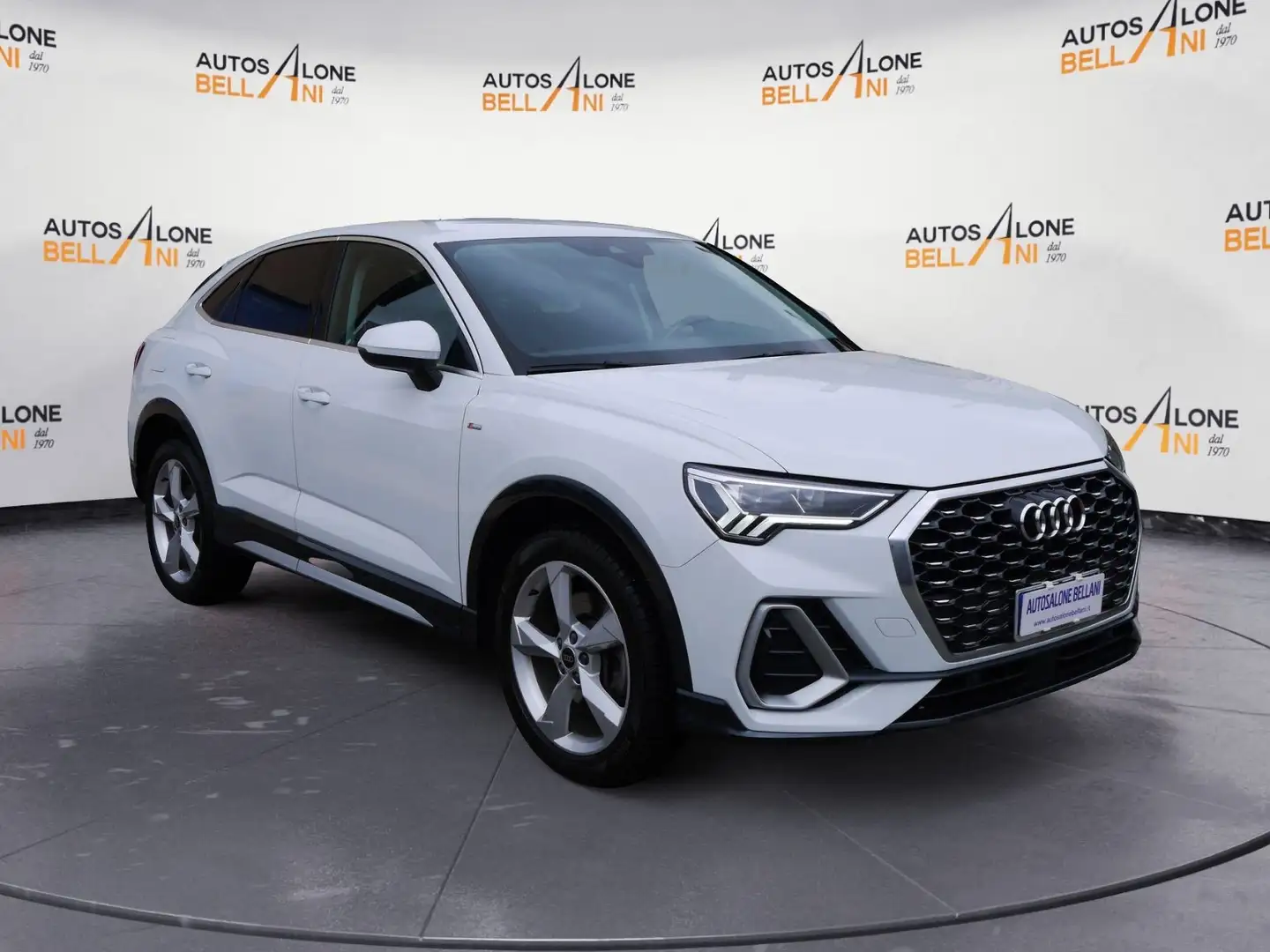 Audi Q3 45 TFSI e S tronic S line edition PHEV Bianco - 1