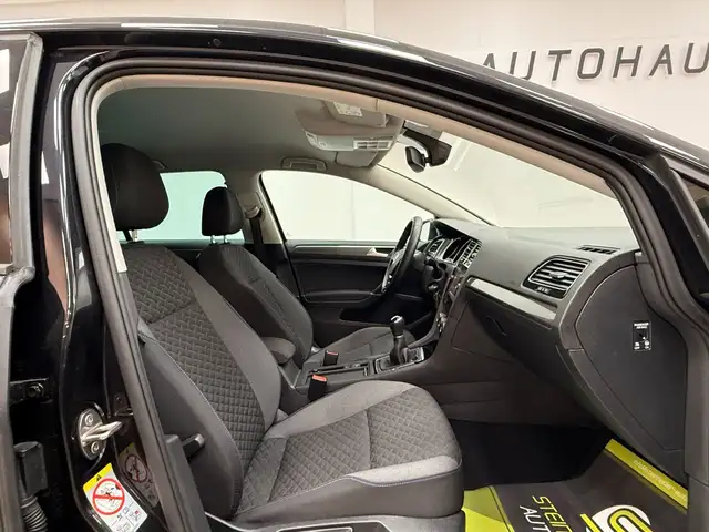 Volkswagen Golf view 11