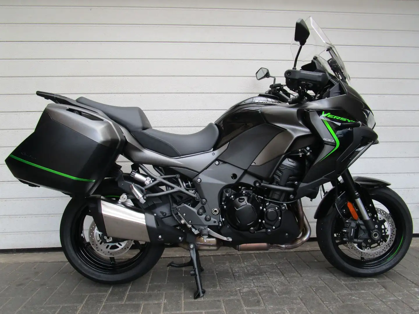 Kawasaki Versys 1100 Tourer    1342 km    Neuzustand Negro - 1