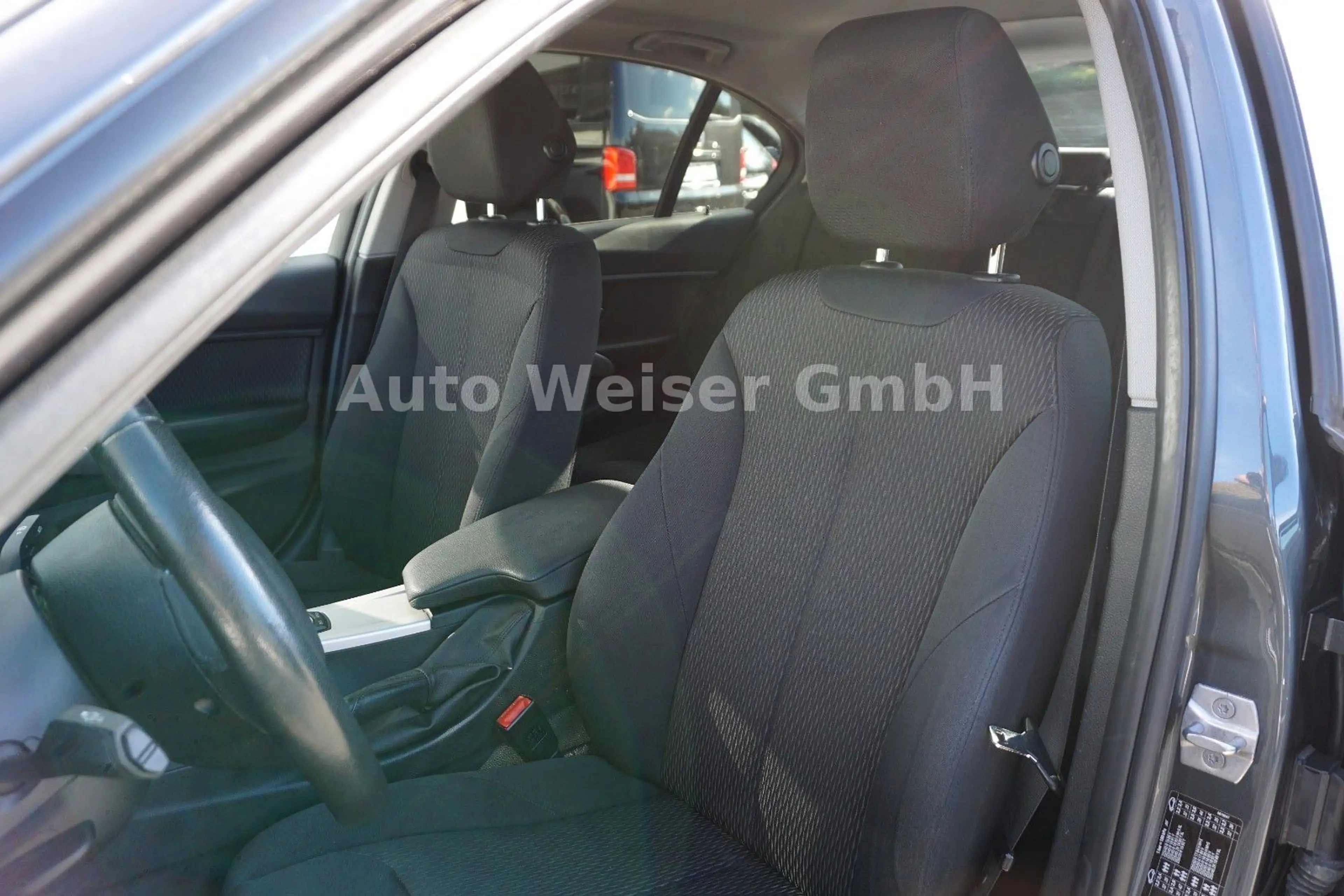 BMW 318 i Autom. 1.Hand LED Navi SHZ PDC — photo 11