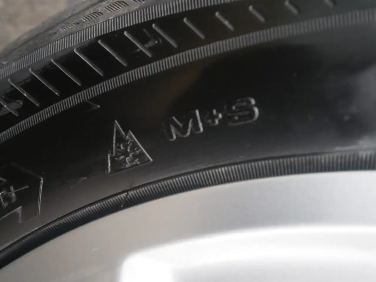 Jeep Compass ALTITUDE e-HYBRID 1.5l 130PS AT SICHERHEIT WINTER 38