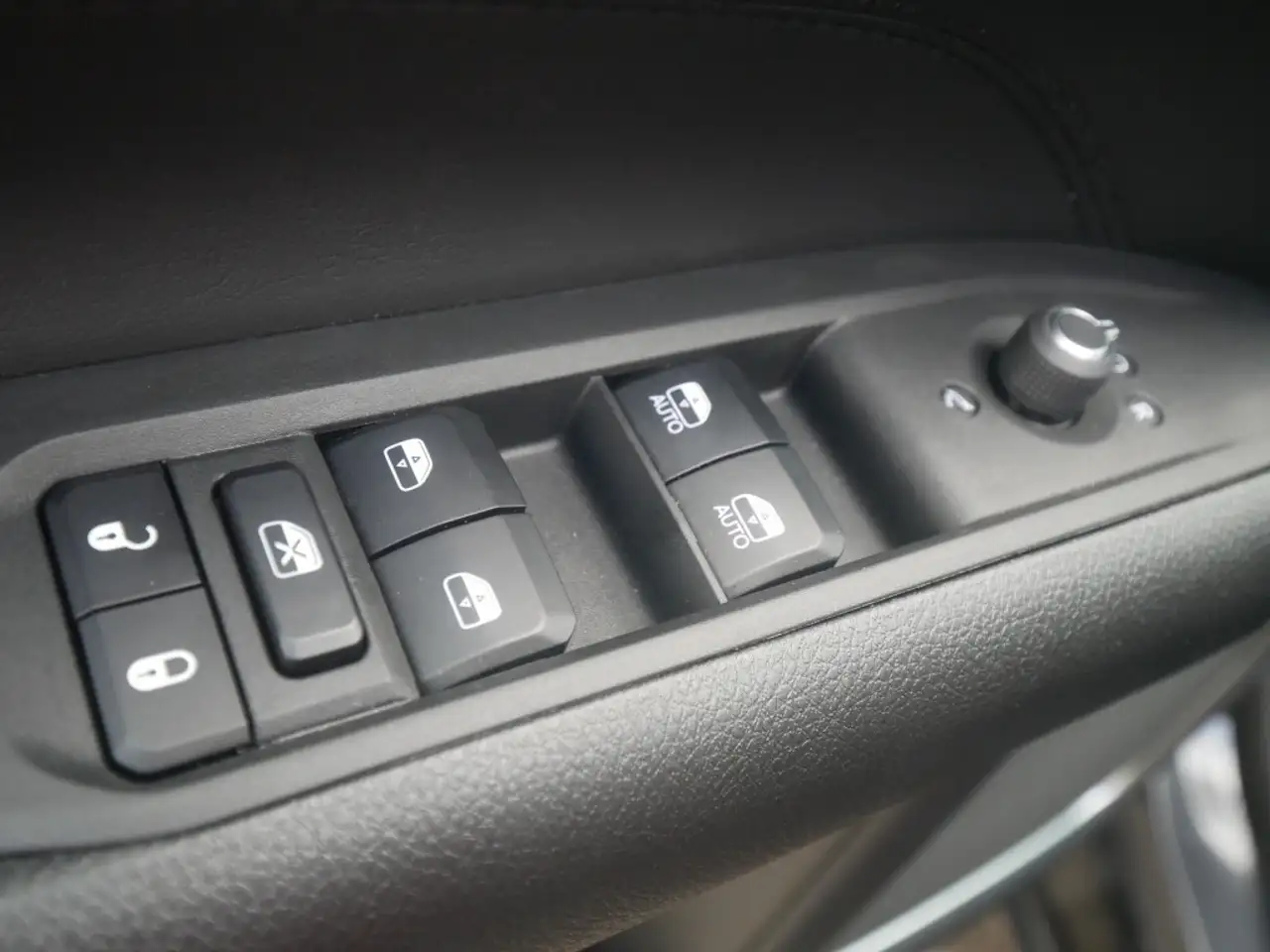 Jeep Compass ALTITUDE e-HYBRID 1.5l 130PS AT SICHERHEIT WINTER 21