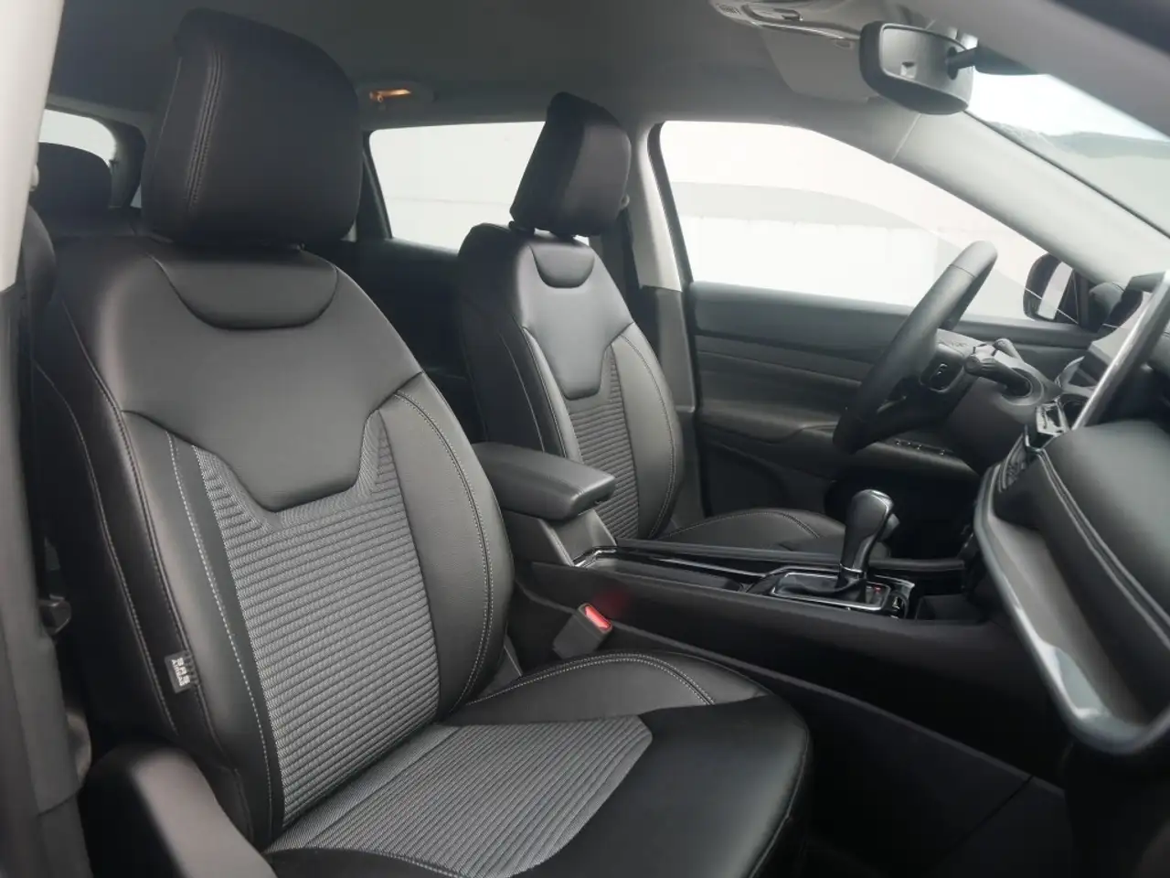 Jeep Compass ALTITUDE e-HYBRID 1.5l 130PS AT SICHERHEIT WINTER 15