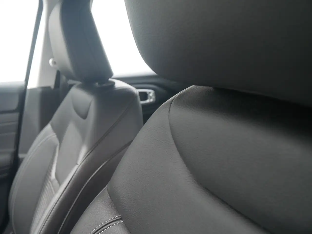 Jeep Compass ALTITUDE e-HYBRID 1.5l 130PS AT SICHERHEIT WINTER 9