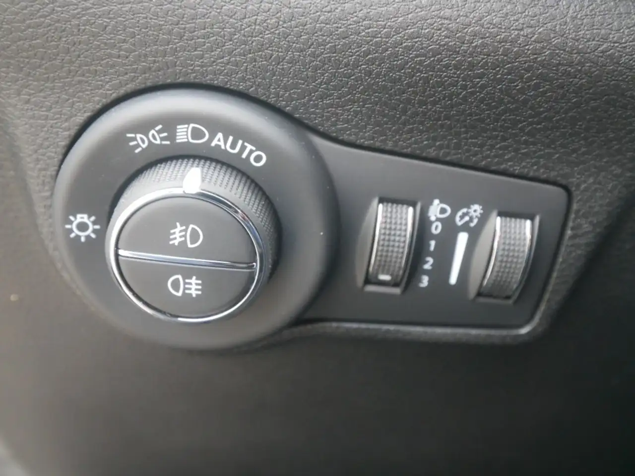 Jeep Compass ALTITUDE e-HYBRID 1.5l 130PS AT SICHERHEIT WINTER 22