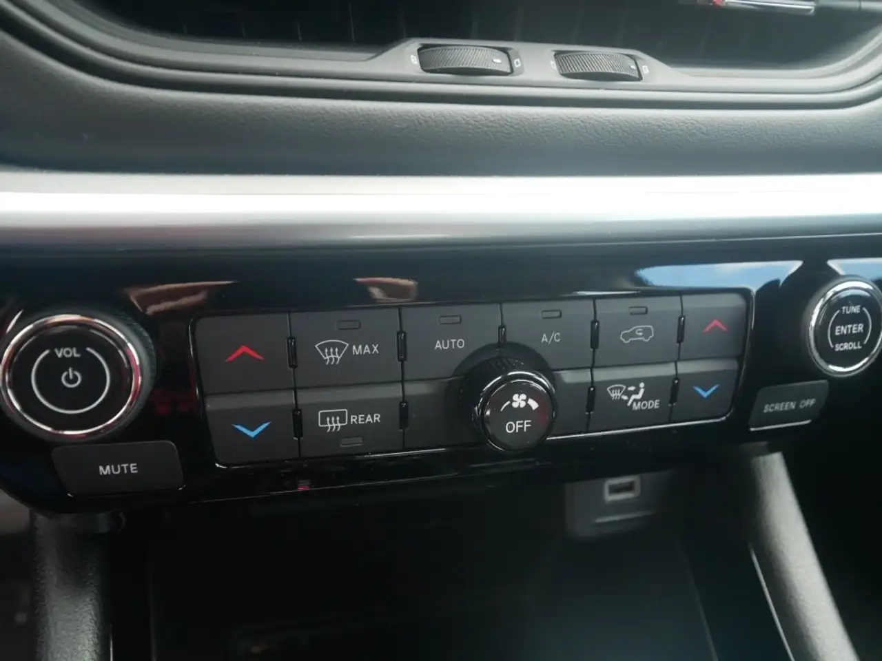 Jeep Compass ALTITUDE e-HYBRID 1.5l 130PS AT SICHERHEIT WINTER 34