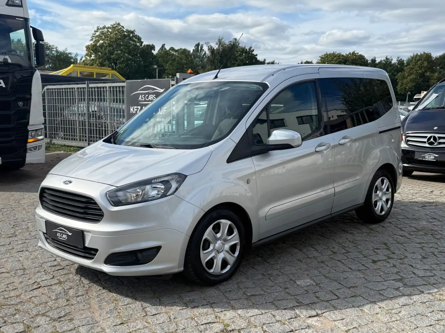 Ford Tourneo Courier 1.5 TDCI*Klima*EFH*Euro6 Silber - 2