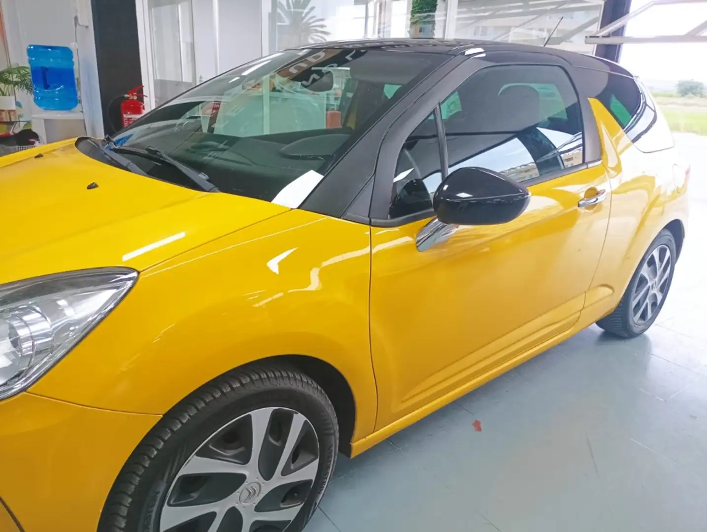 Citroen DS3 1.6e-HDI Edition I Amarillo - 2