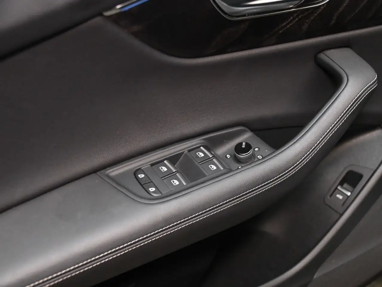 Audi Q8 снимка Audi Q8