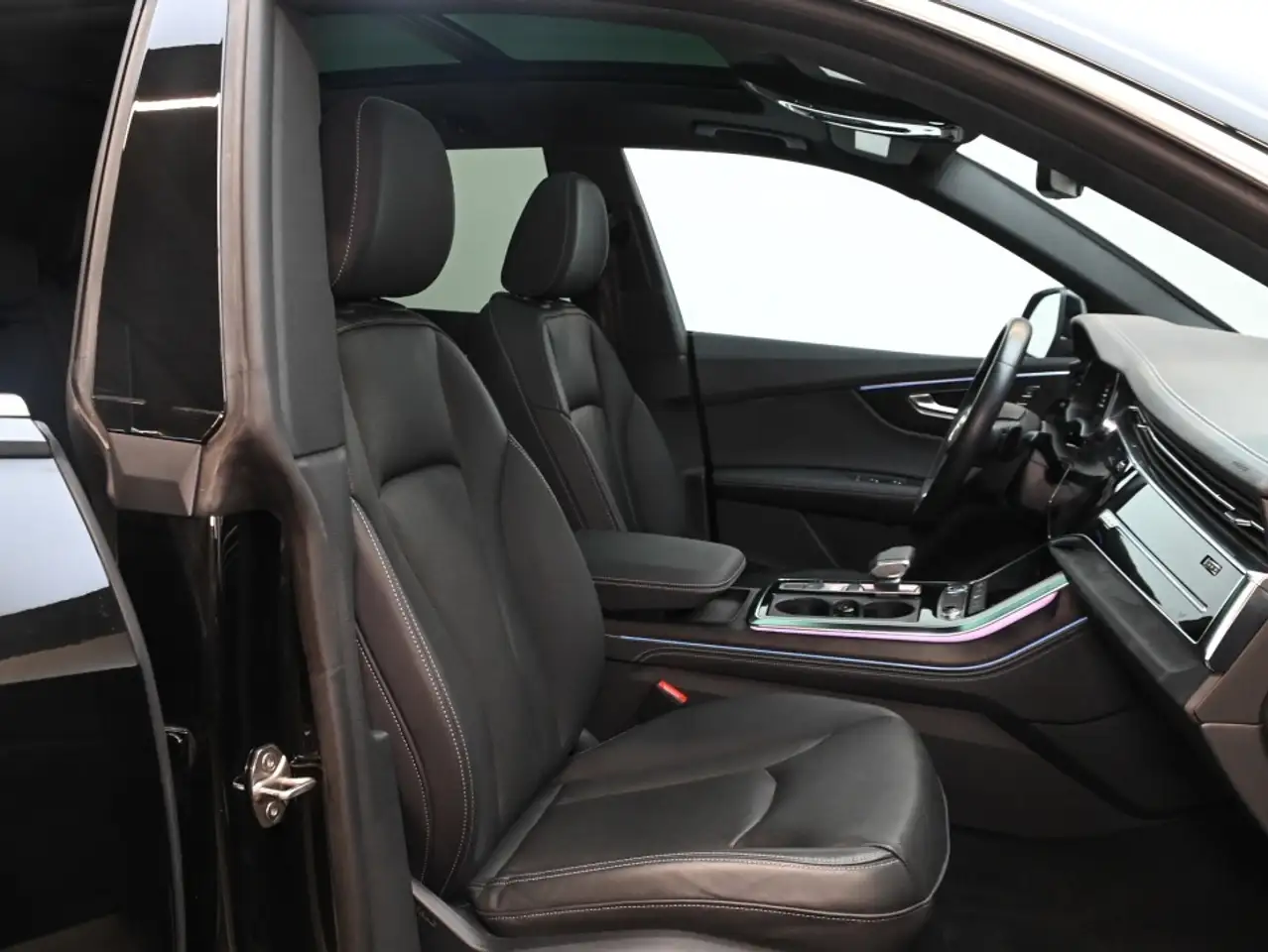Audi Q8 снимка Audi Q8