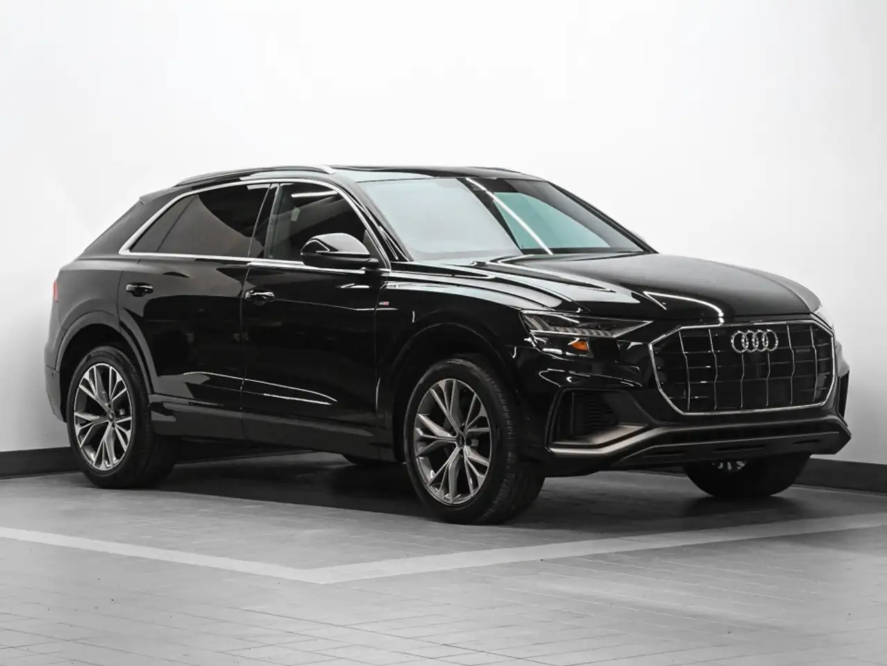 Audi Q8 снимка Audi Q8