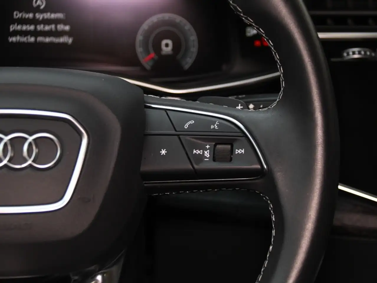 Audi Q8 снимка Audi Q8