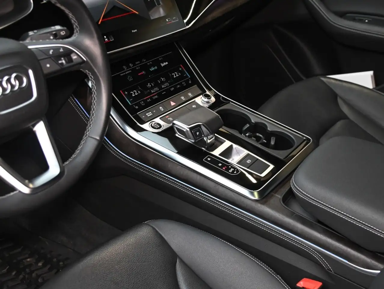 Audi Q8 снимка Audi Q8