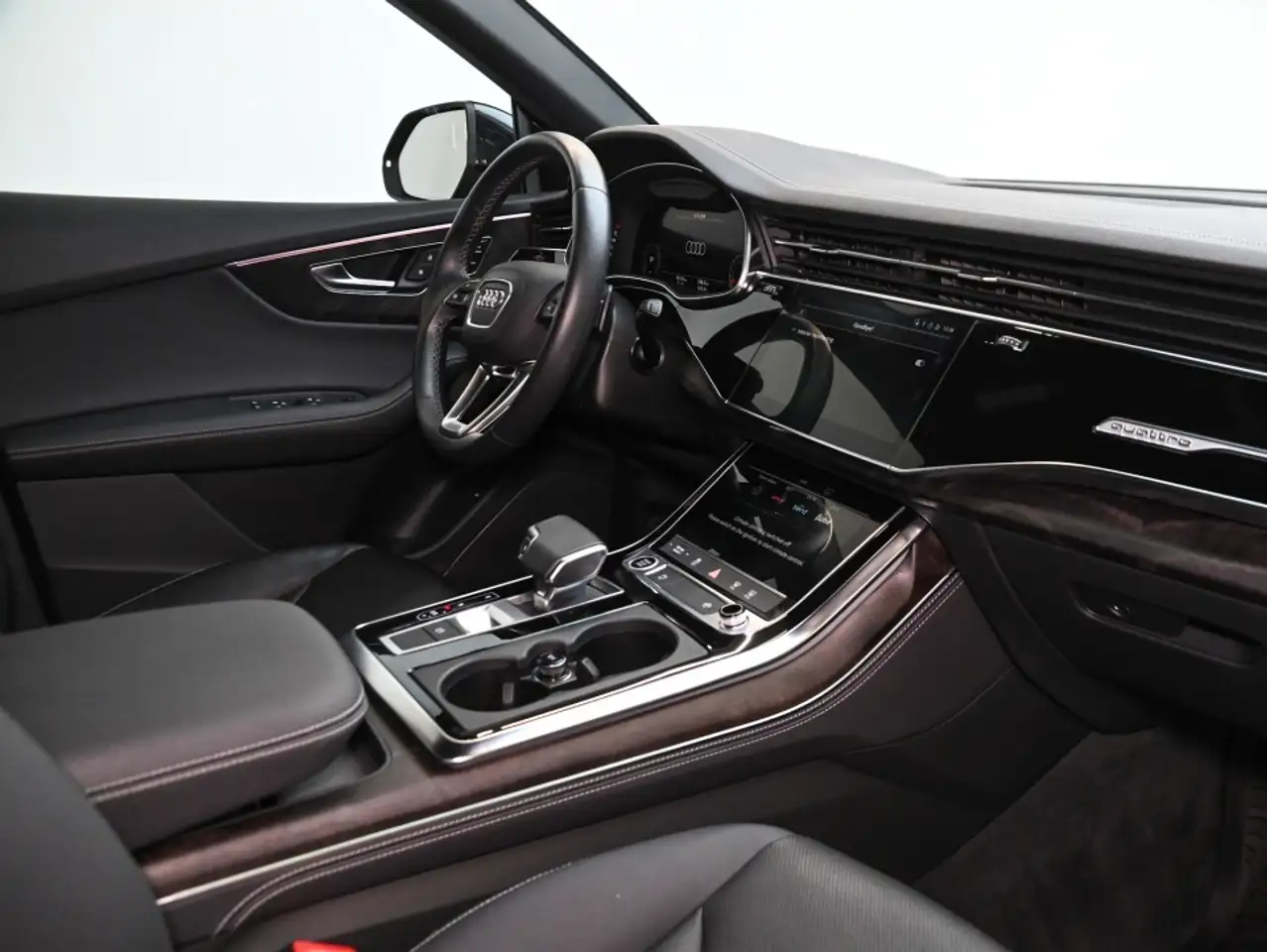 Audi Q8 снимка Audi Q8