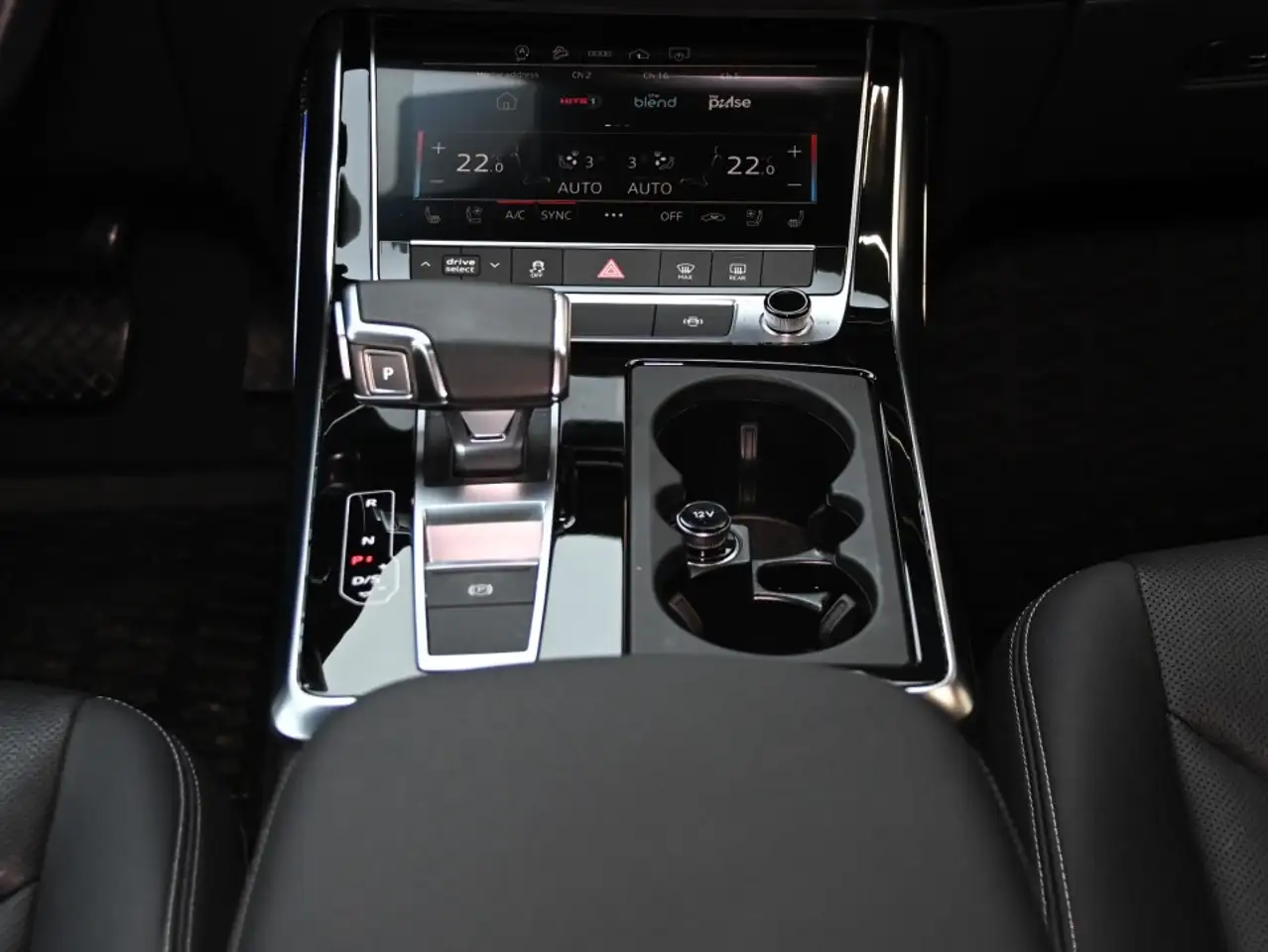 Audi Q8 снимка Audi Q8