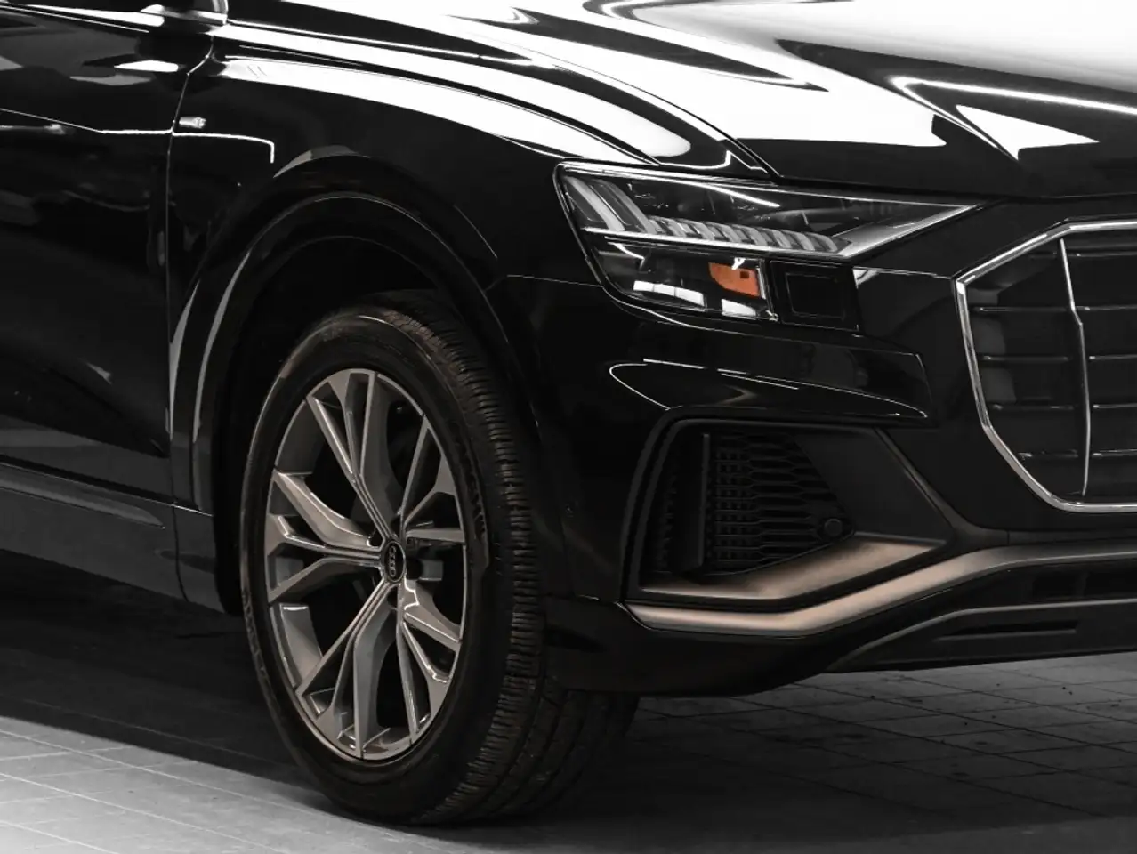 Audi Q8 снимка Audi Q8