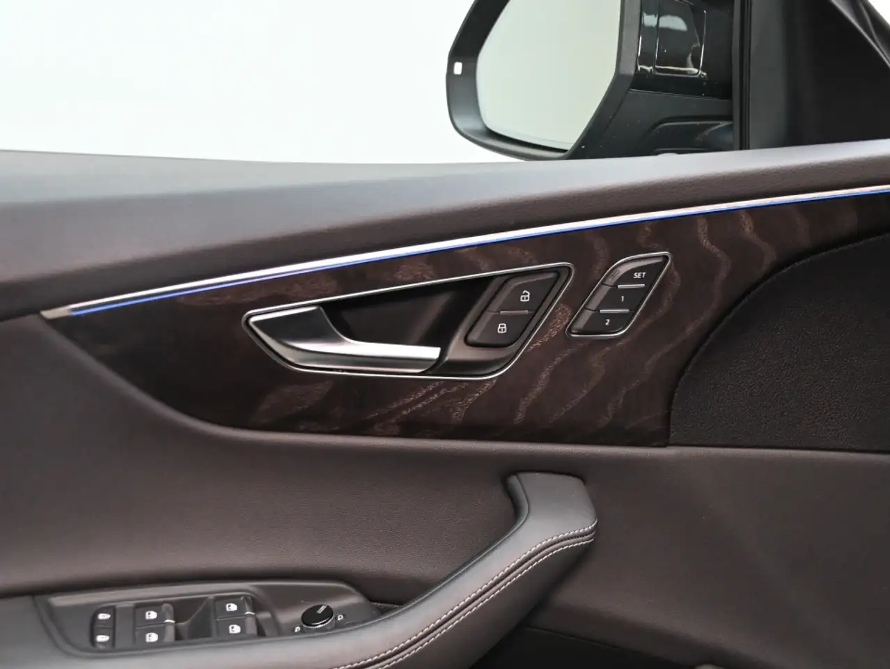 Audi Q8 снимка Audi Q8