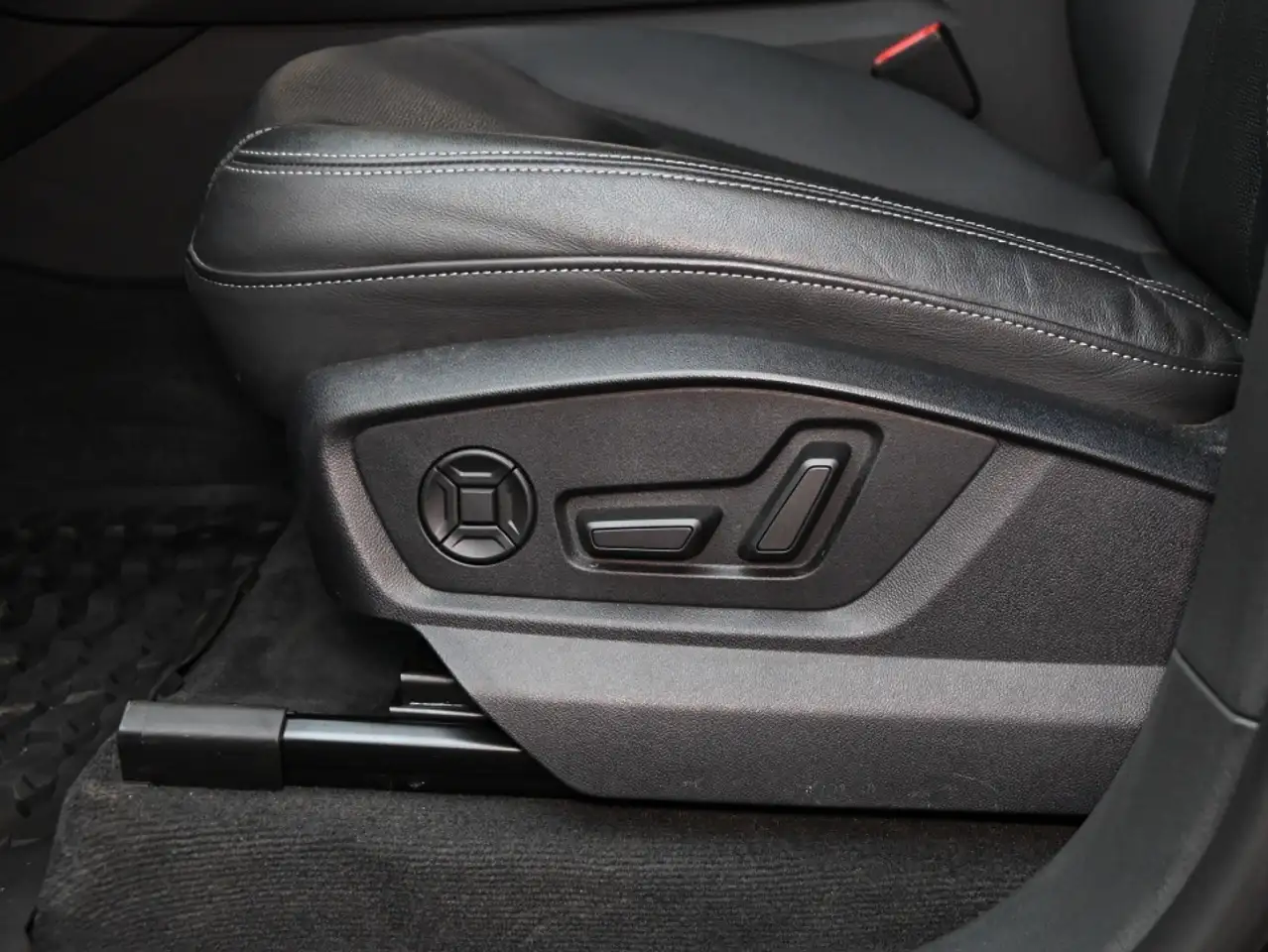 Audi Q8 снимка Audi Q8