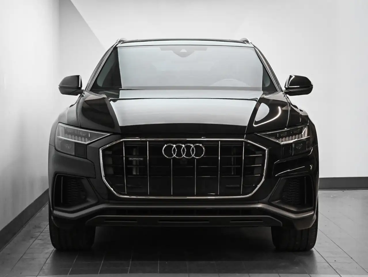 Audi Q8 снимка Audi Q8