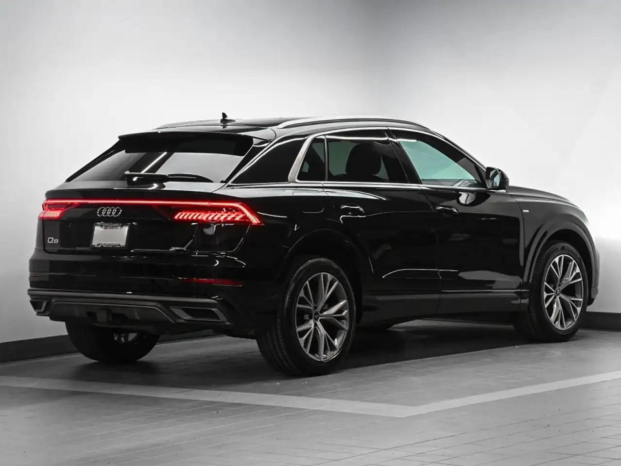 Audi Q8 снимка Audi Q8