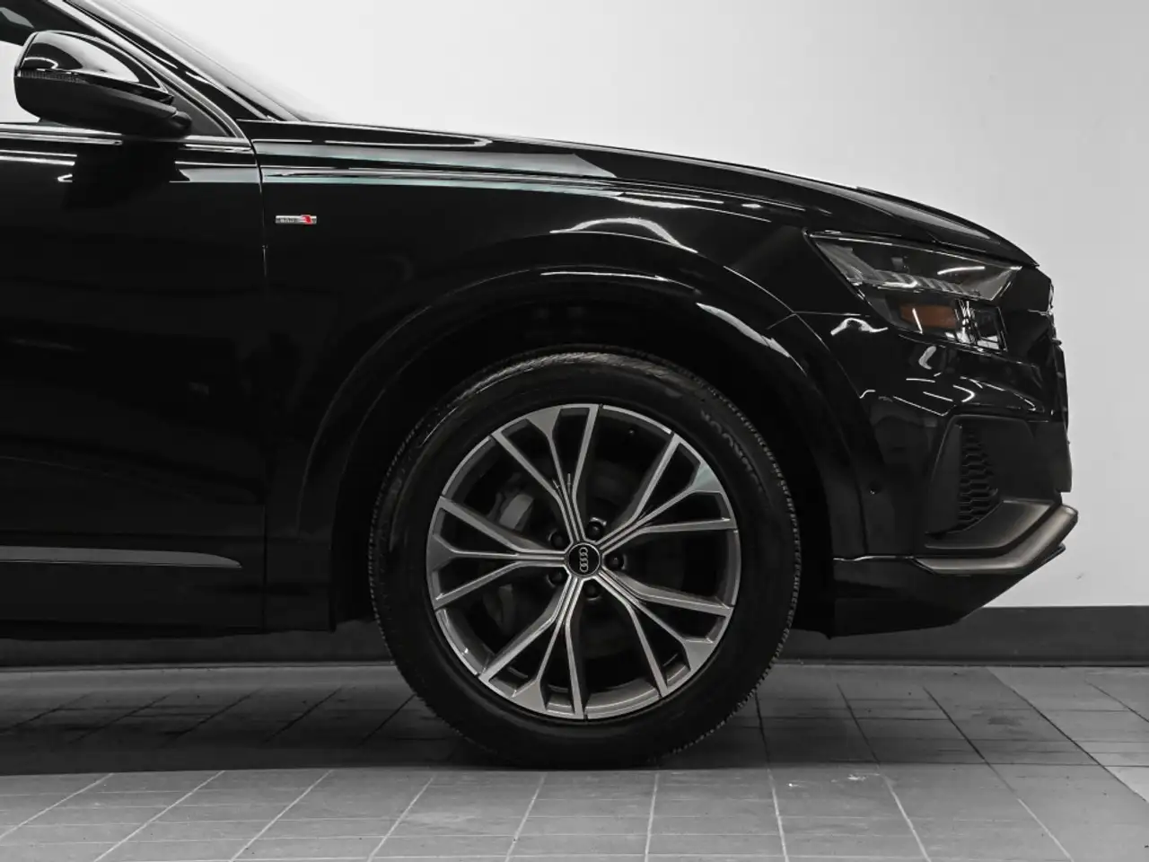 Audi Q8 снимка Audi Q8