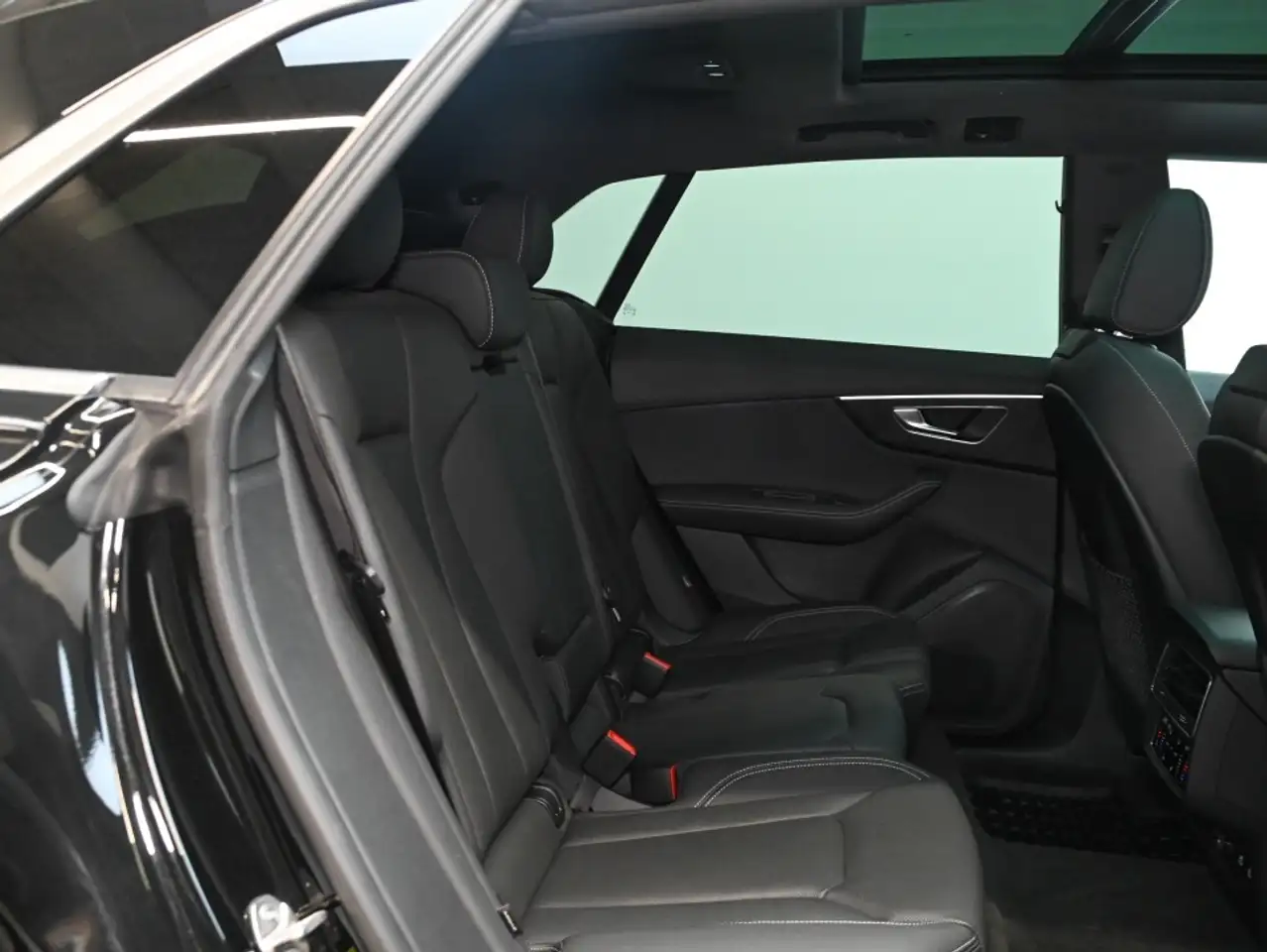 Audi Q8 снимка Audi Q8