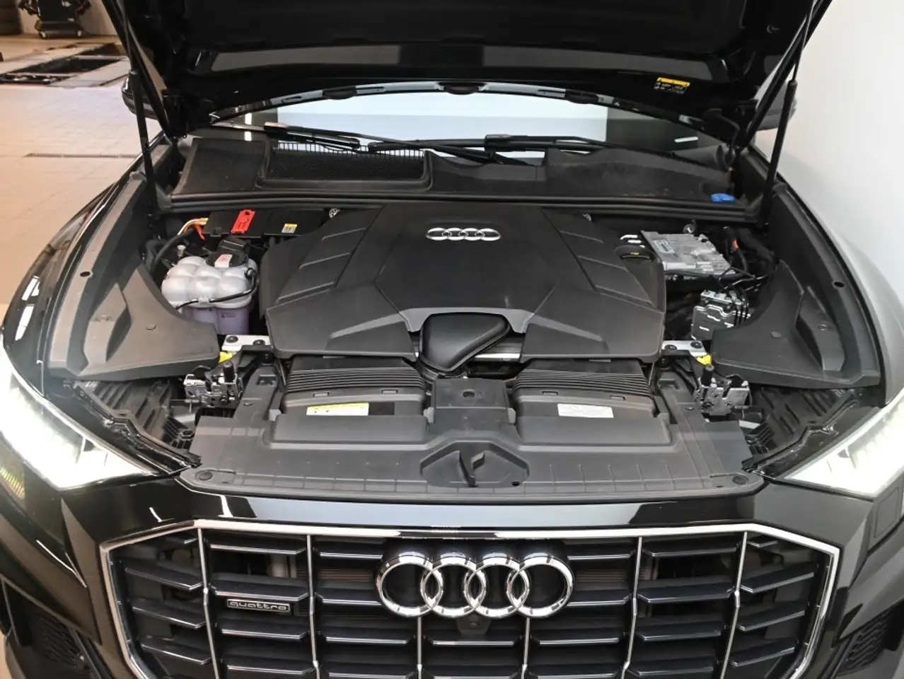 Audi Q8 снимка Audi Q8