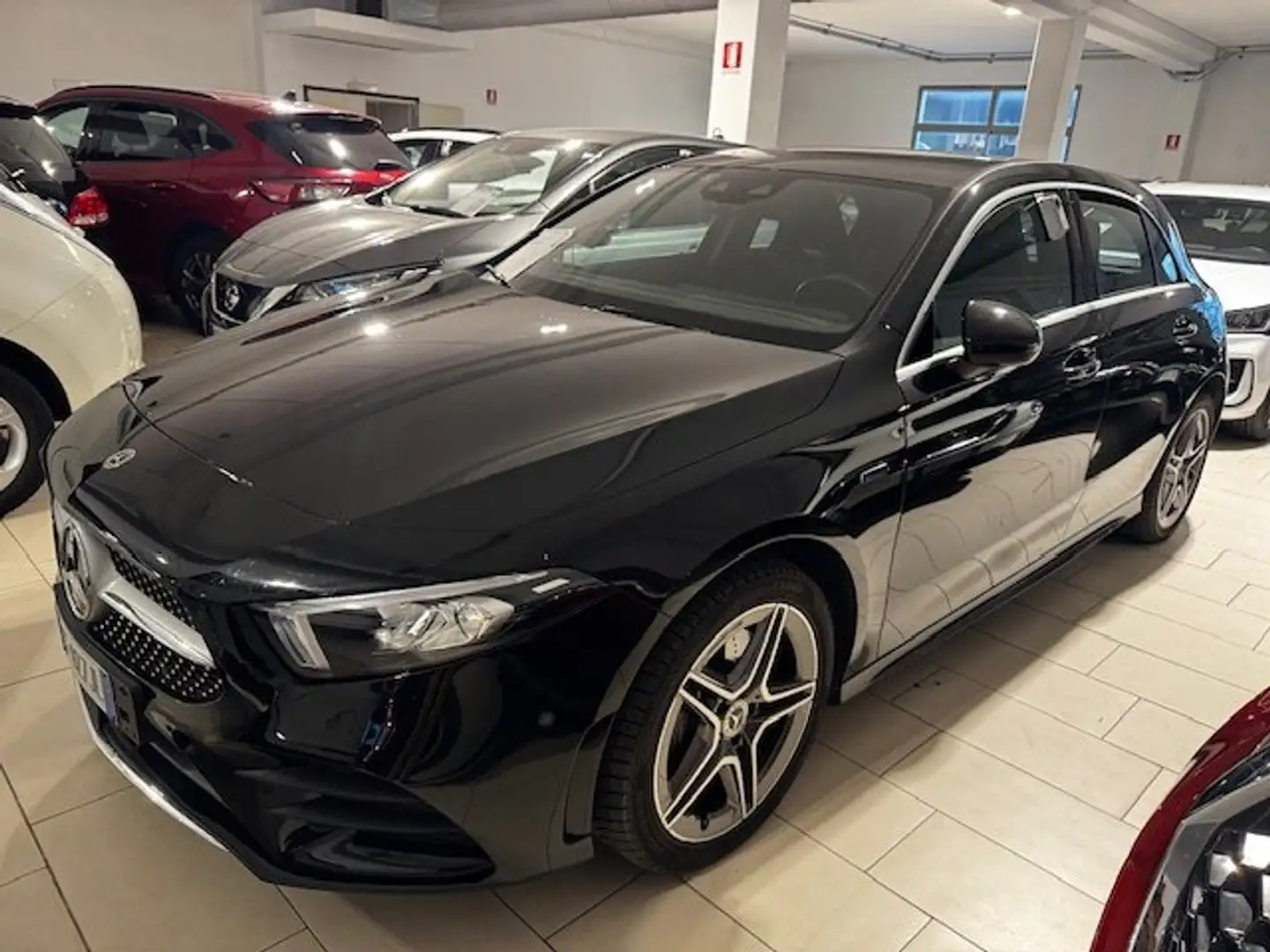 Mercedes-Benz A 250 e phev (eq-power) Premium AMG PACK Auto 160CV Nero - 2
