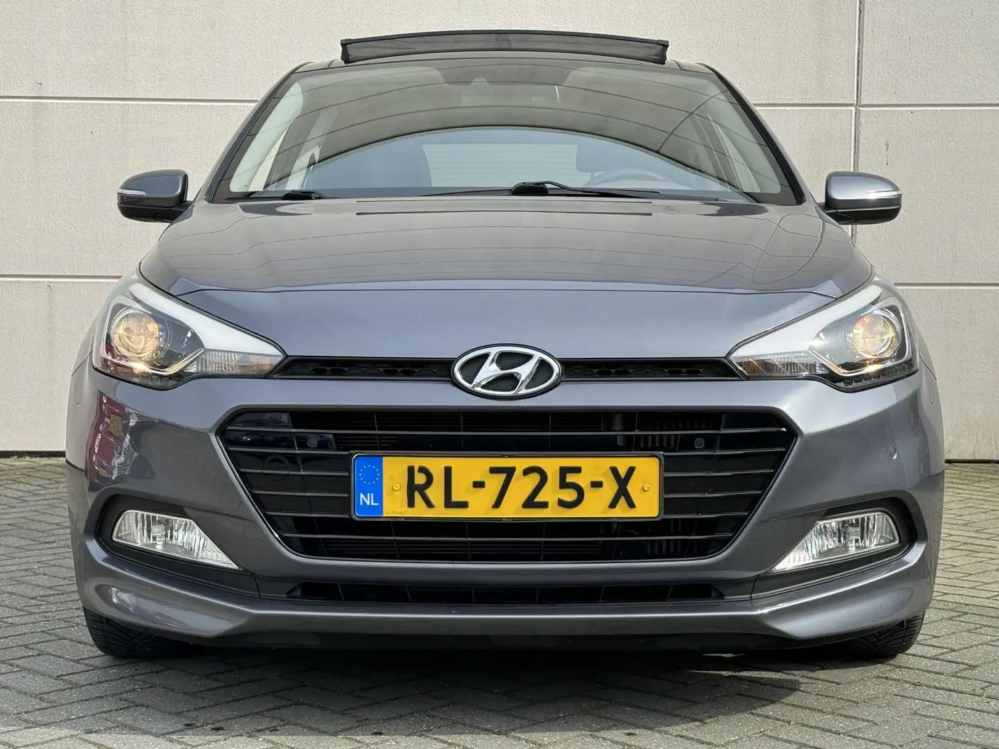 Hyundai i20 1.0 T-GDI Premium / Trekhaak / Elektrisch Schuif-/ Grijs - 2