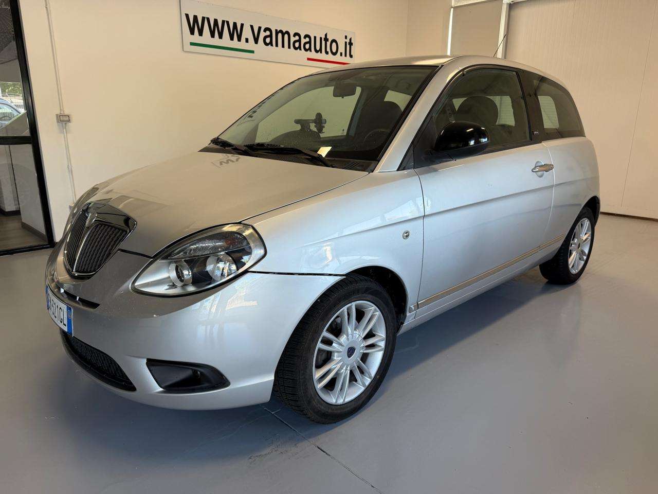 Lancia Ypsilon 1.3 MJT 75 CV Unyca
