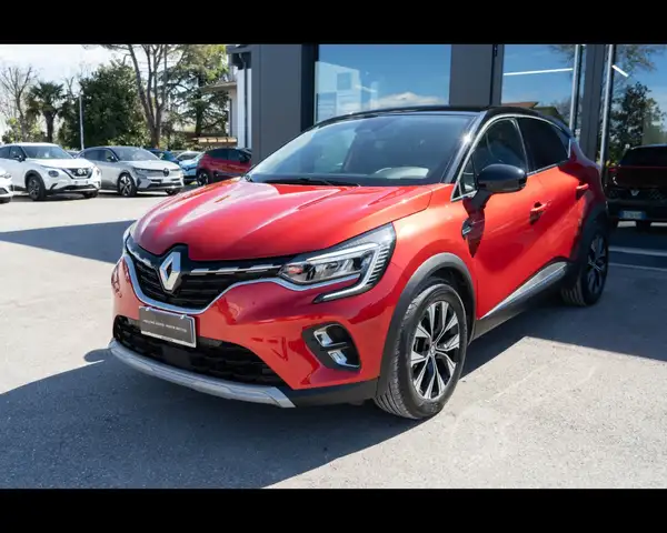 2023 Renault Captur in Red for sale