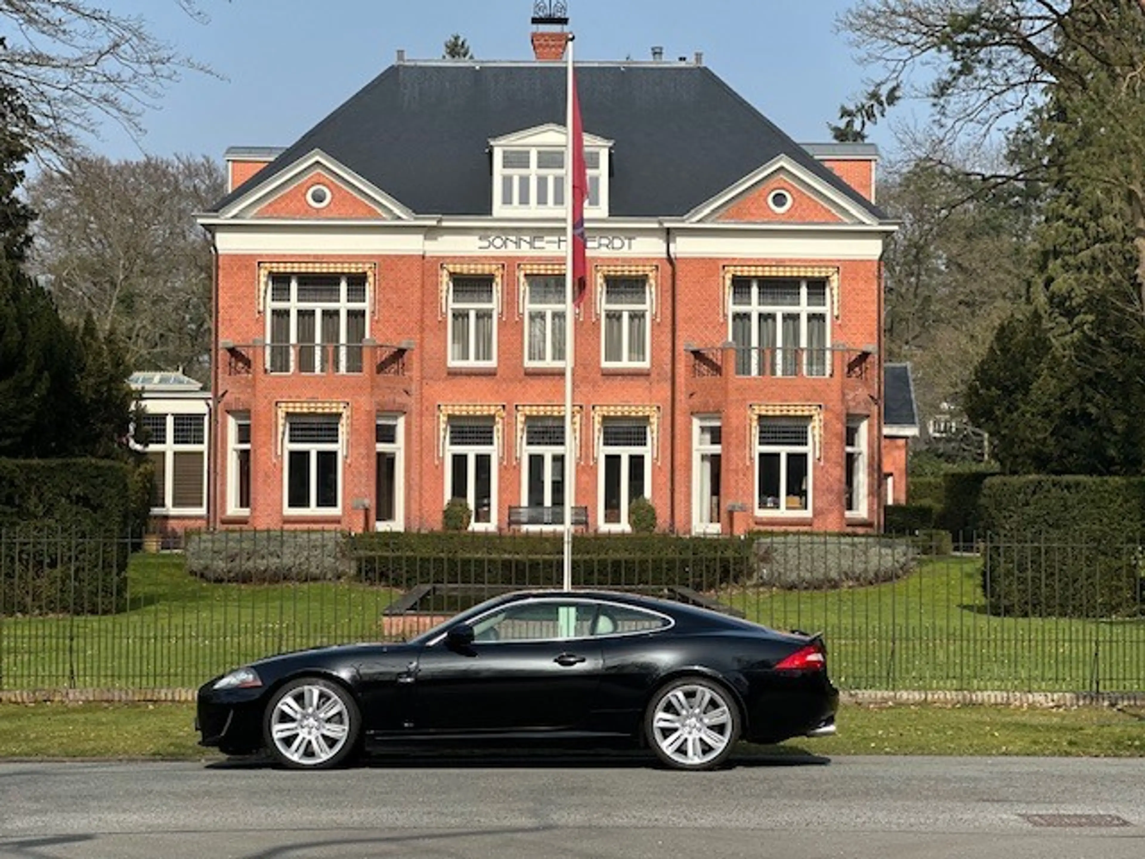 Jaguar XKR 5.0 V8 Coupé Portfolio Supercharged / YOUNGTIMER — photo 21