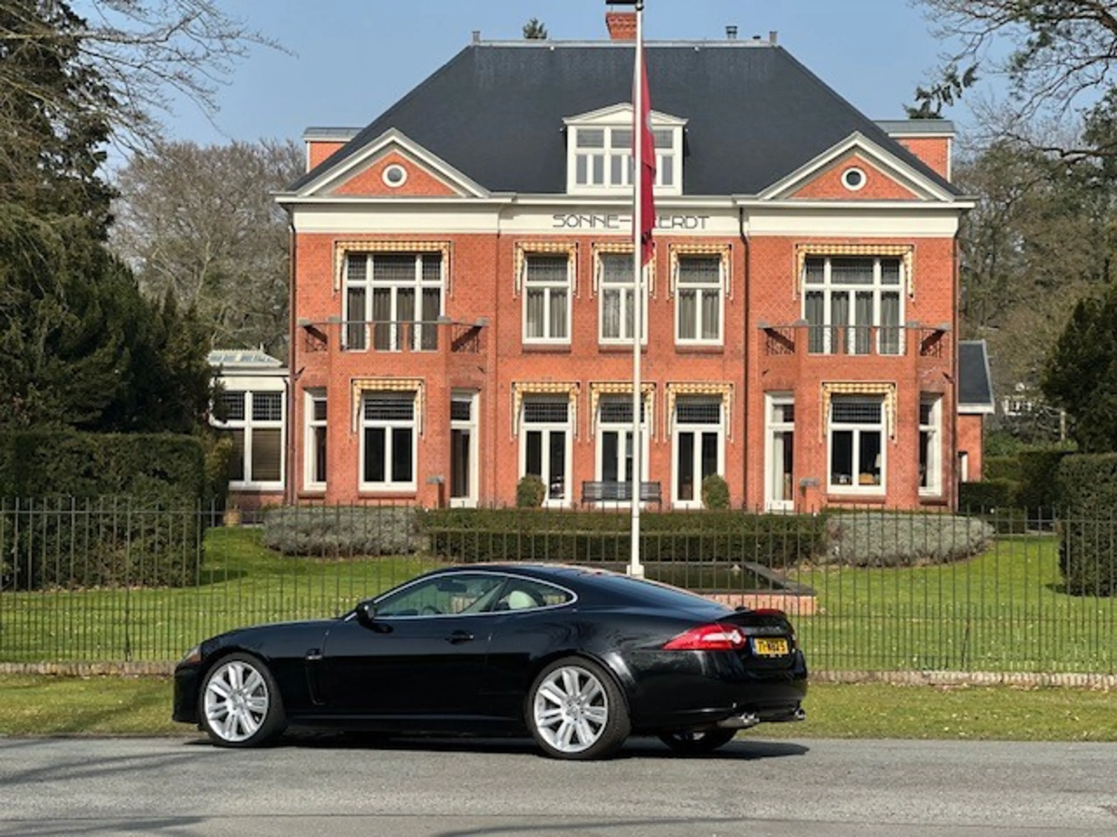 Jaguar XKR 5.0 V8 Coupé Portfolio Supercharged / YOUNGTIMER — photo 29