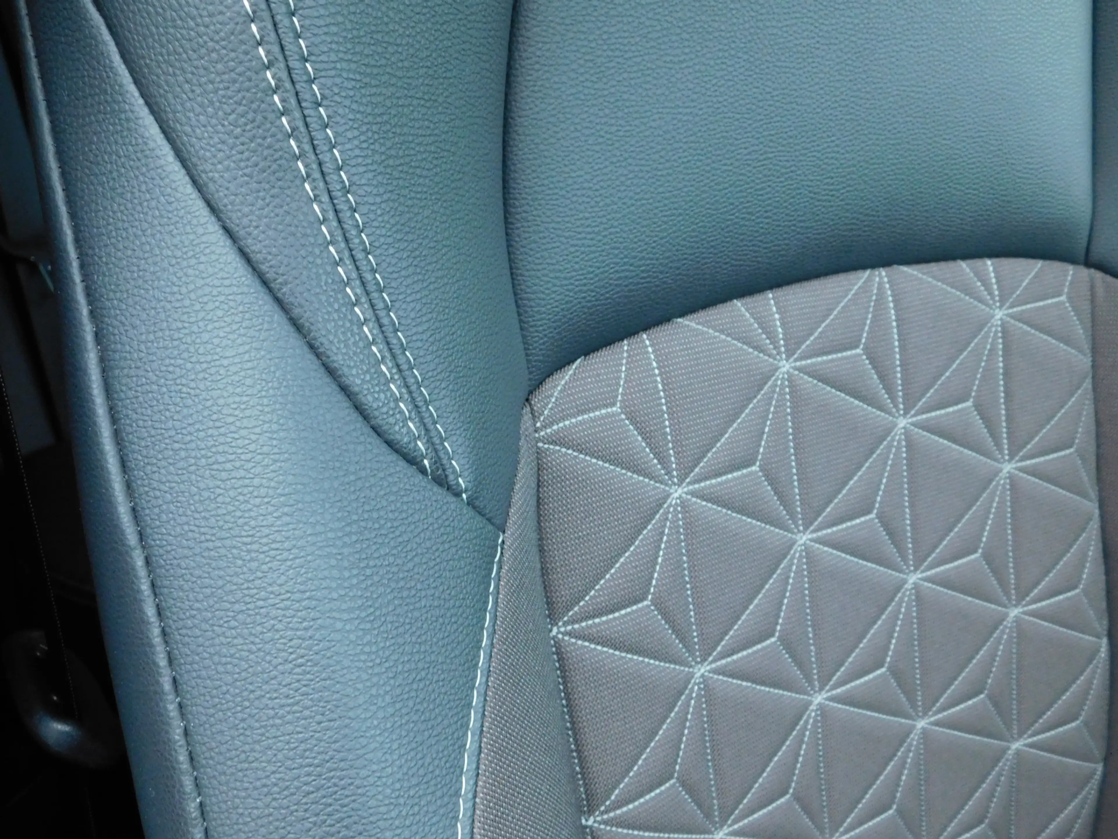 Toyota Yaris Cross 1.5 Hybrid Executive | TREKHAAK | ALL-SEASON | JBL — photo 16