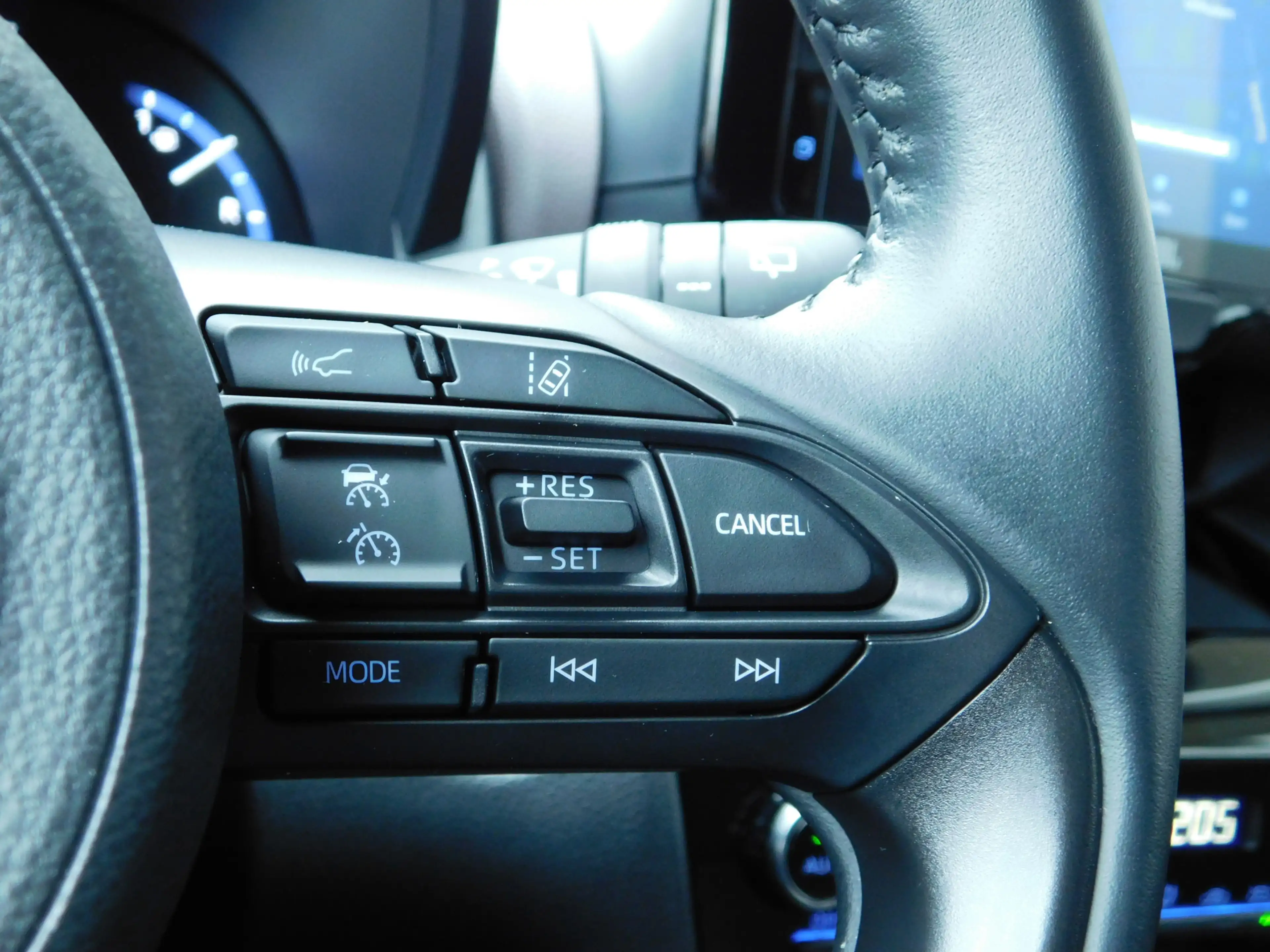 Toyota Yaris Cross 1.5 Hybrid Executive | TREKHAAK | ALL-SEASON | JBL — photo 23