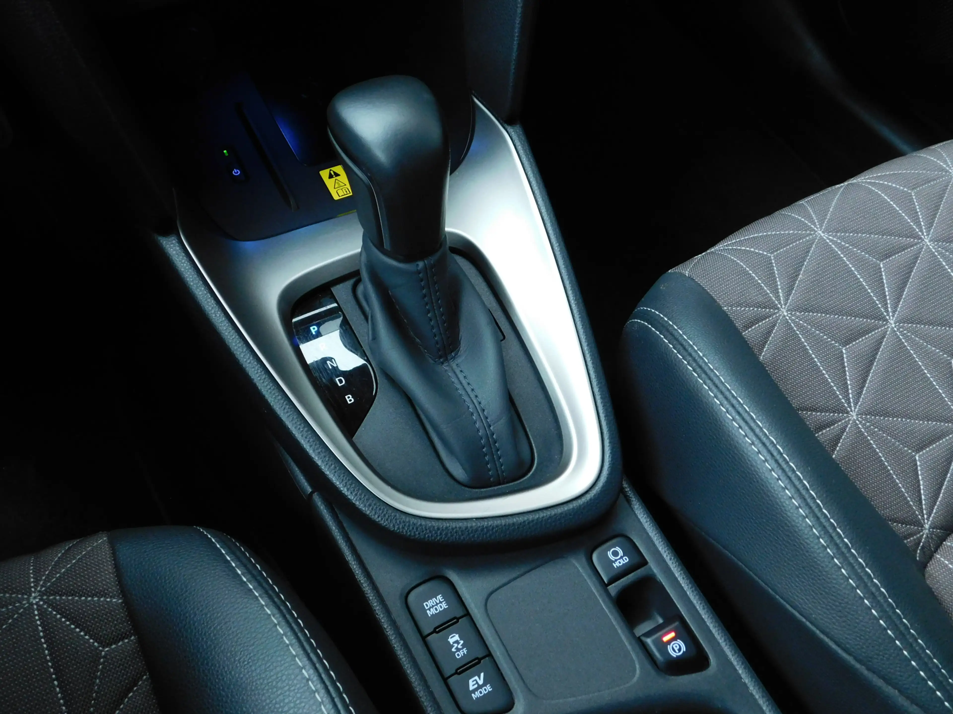 Toyota Yaris Cross 1.5 Hybrid Executive | TREKHAAK | ALL-SEASON | JBL — photo 20