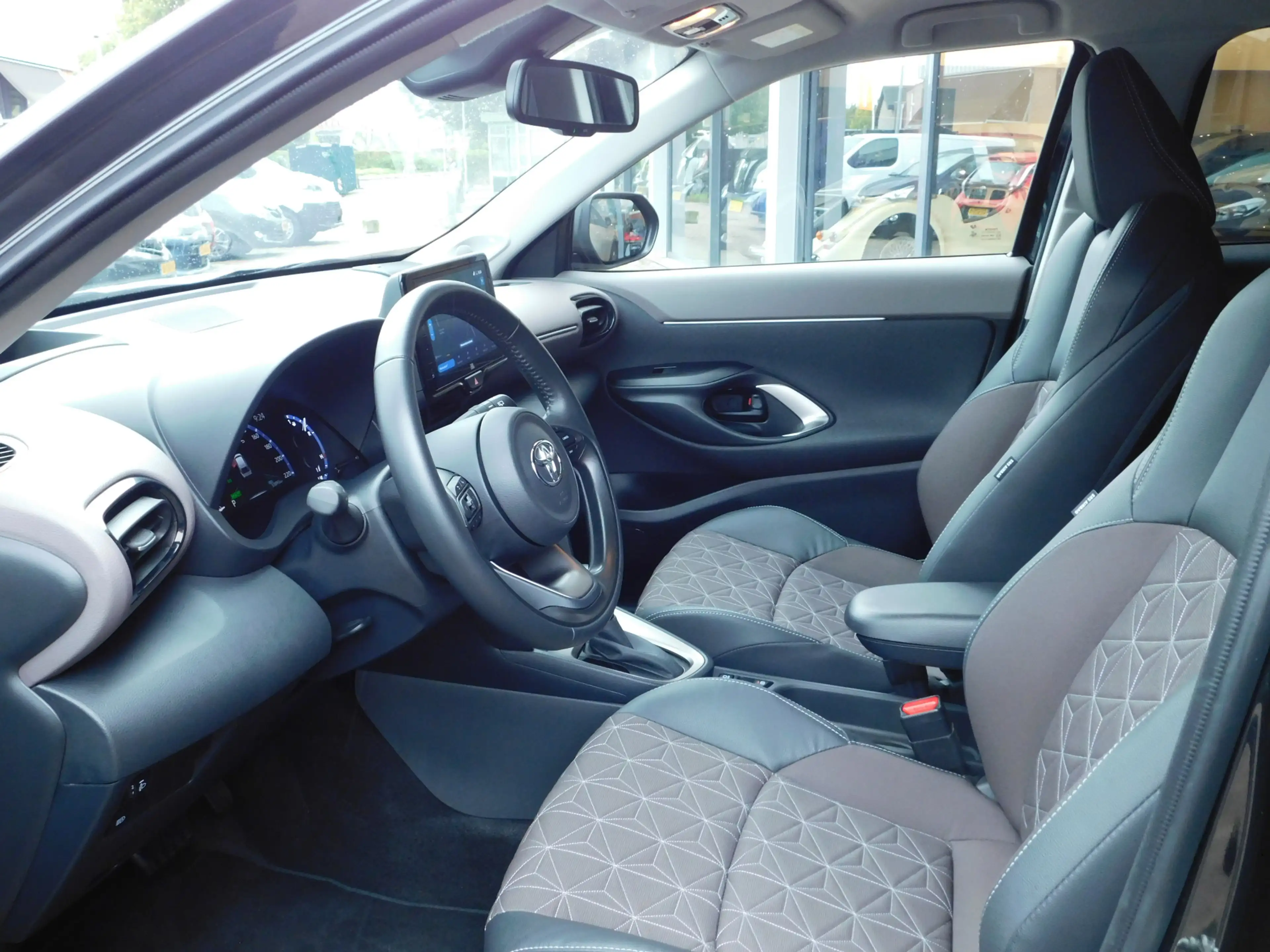 Toyota Yaris Cross 1.5 Hybrid Executive | TREKHAAK | ALL-SEASON | JBL — photo 10
