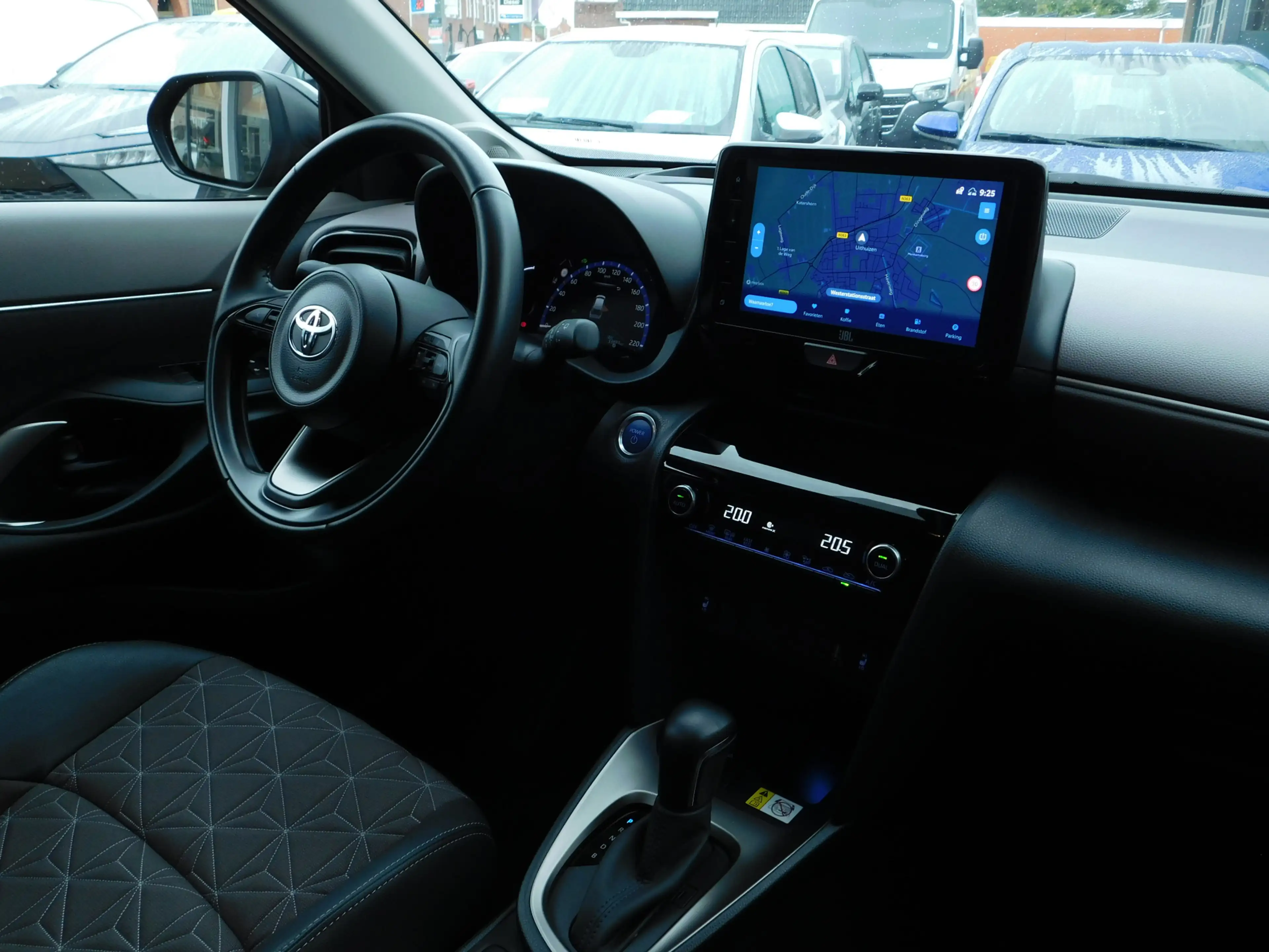 Toyota Yaris Cross 1.5 Hybrid Executive | TREKHAAK | ALL-SEASON | JBL — photo 11