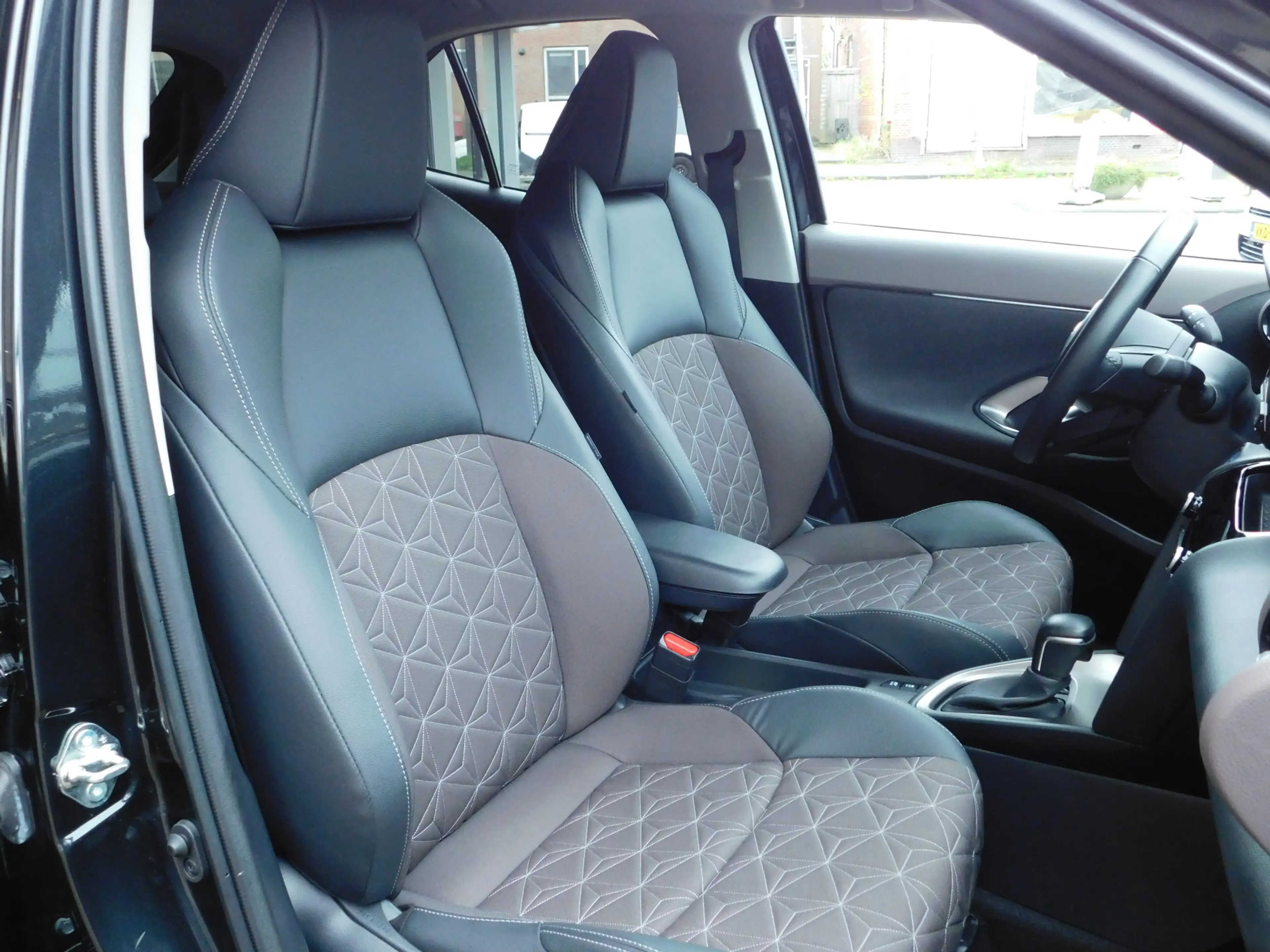 Toyota Yaris Cross 1.5 Hybrid Executive | TREKHAAK | ALL-SEASON | JBL — photo 14
