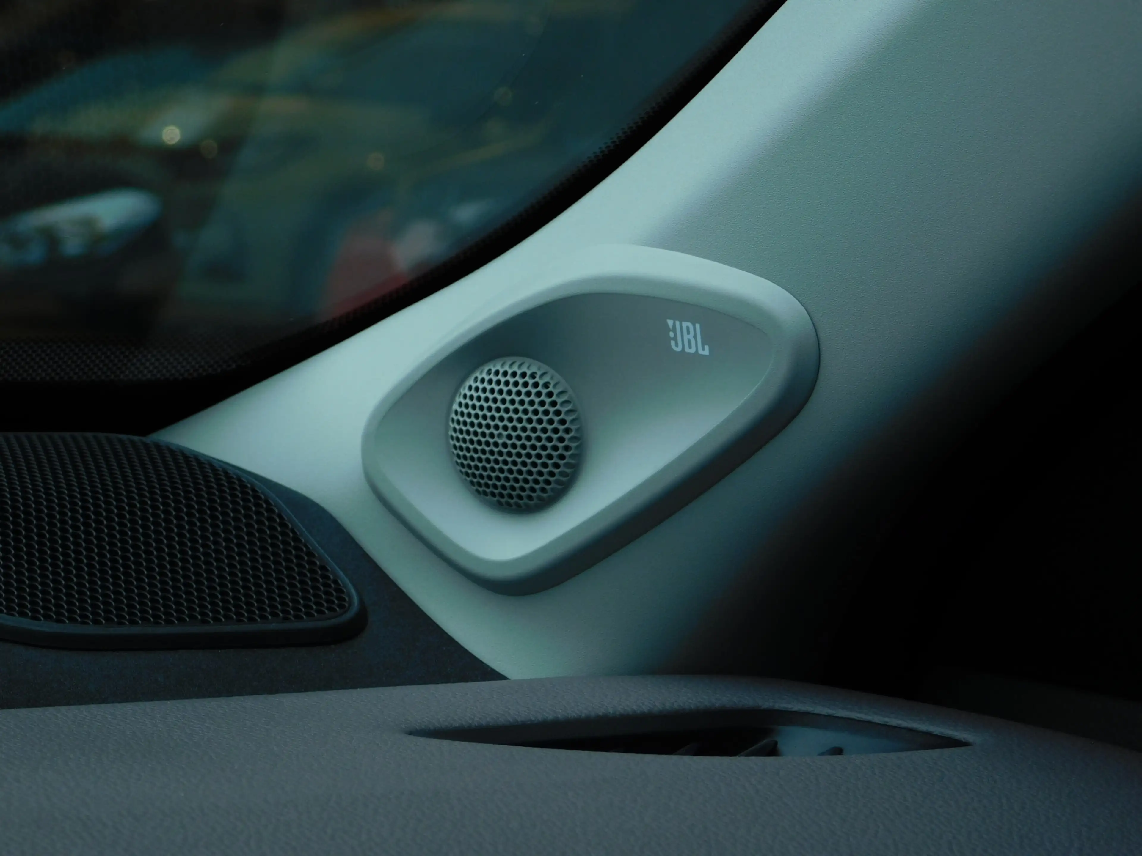 Toyota Yaris Cross 1.5 Hybrid Executive | TREKHAAK | ALL-SEASON | JBL — photo 32