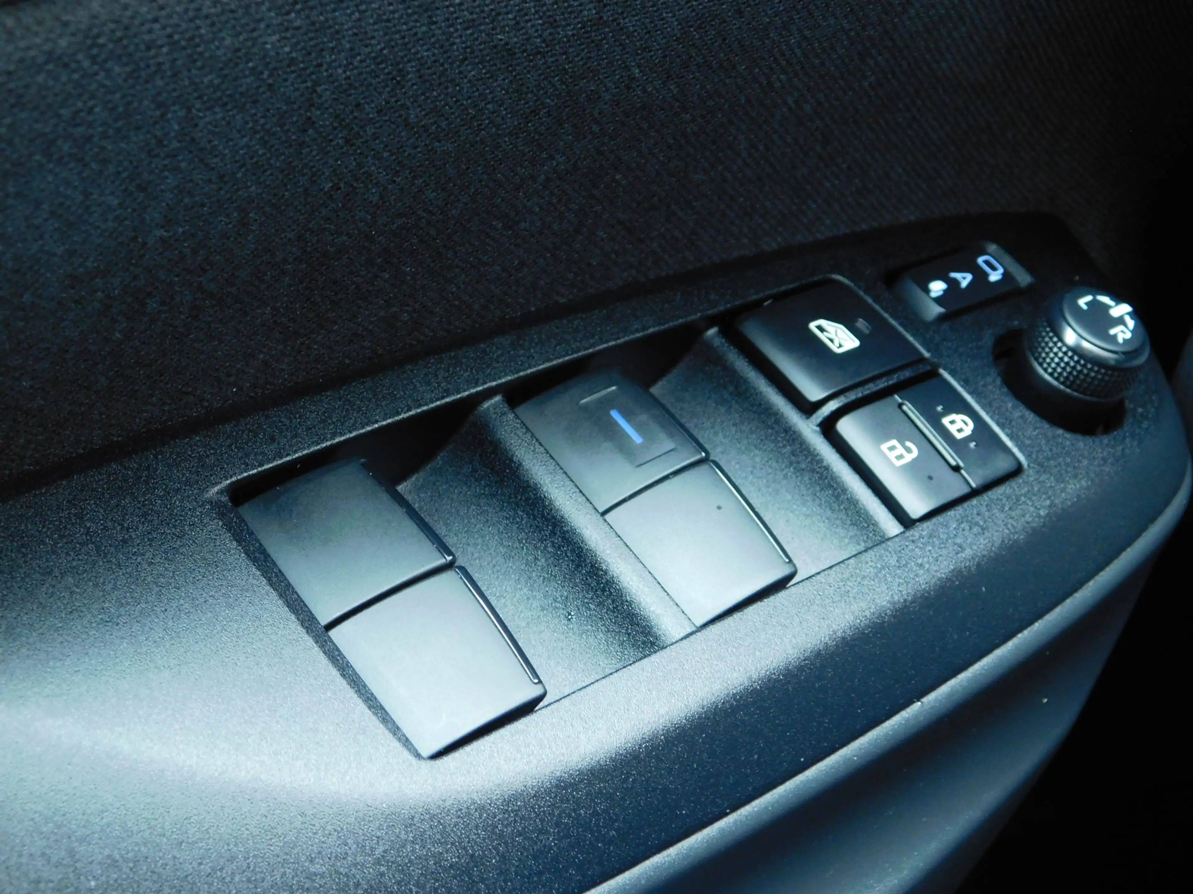 Toyota Yaris Cross 1.5 Hybrid Executive | TREKHAAK | ALL-SEASON | JBL — photo 24