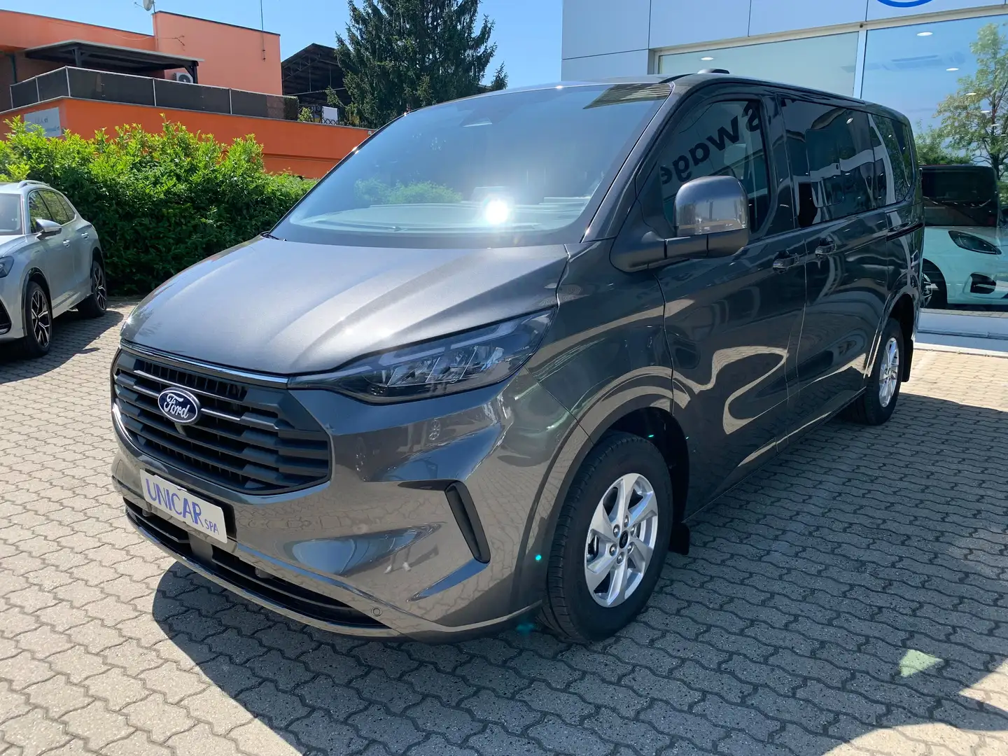 Ford Transit Custom 2.0 DIESEL 136cv 4x4 AUTOMAT. AUTOVETTURA 9 POSTI Grigio - 1