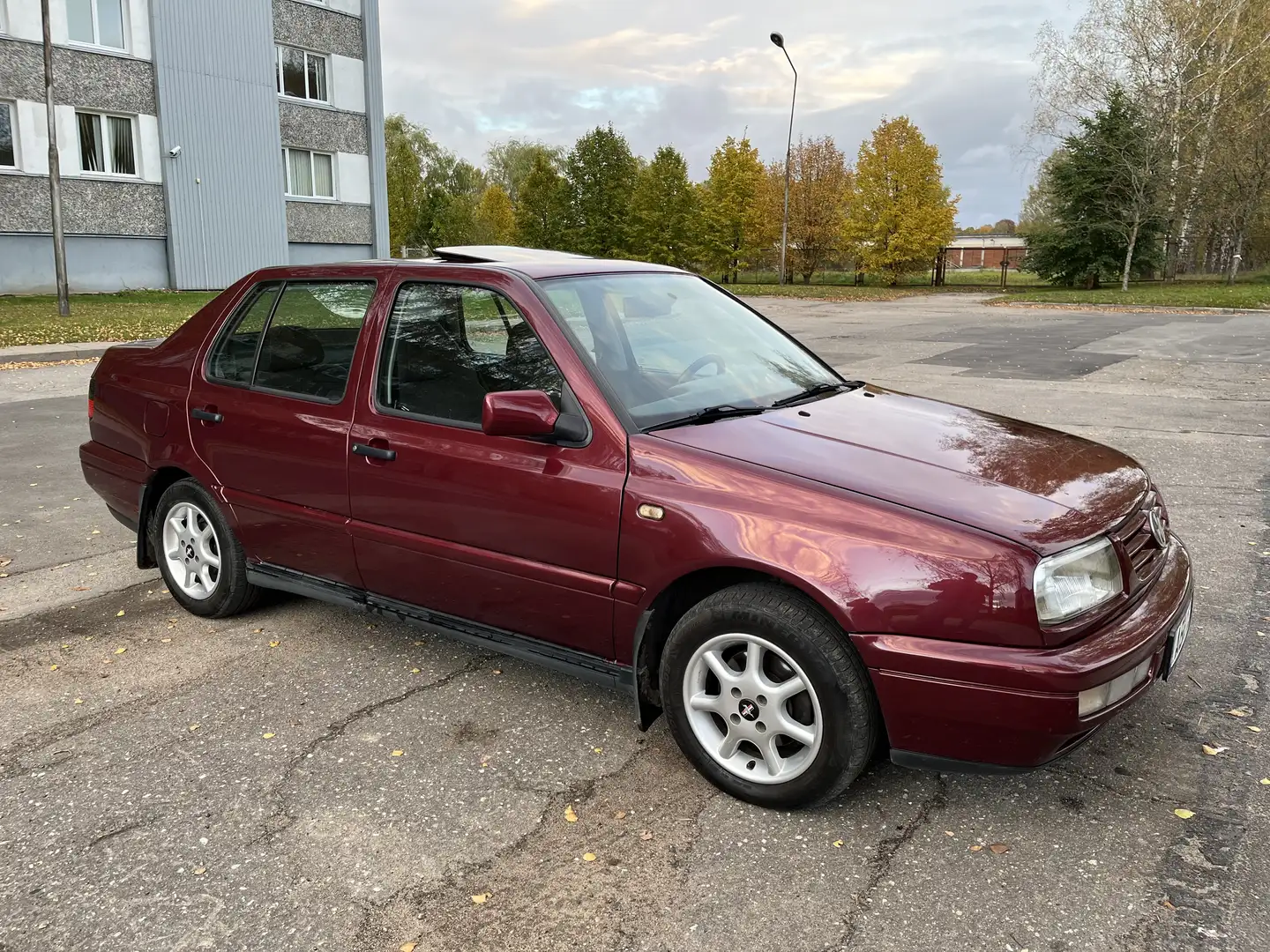 Volkswagen Vento 1.8 GLX Czerwony - 1