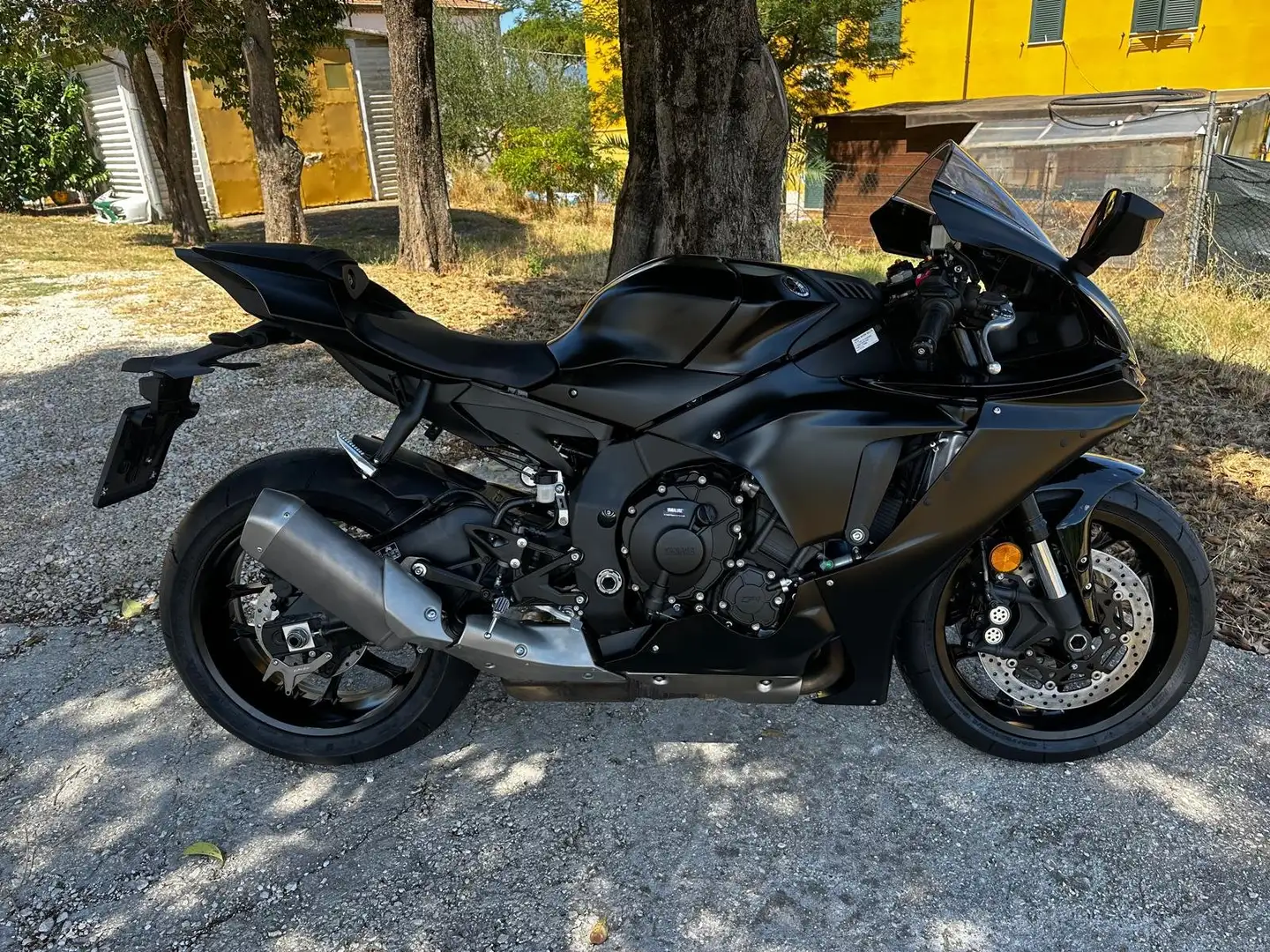 Yamaha YZF-R1 Schwarz - 2