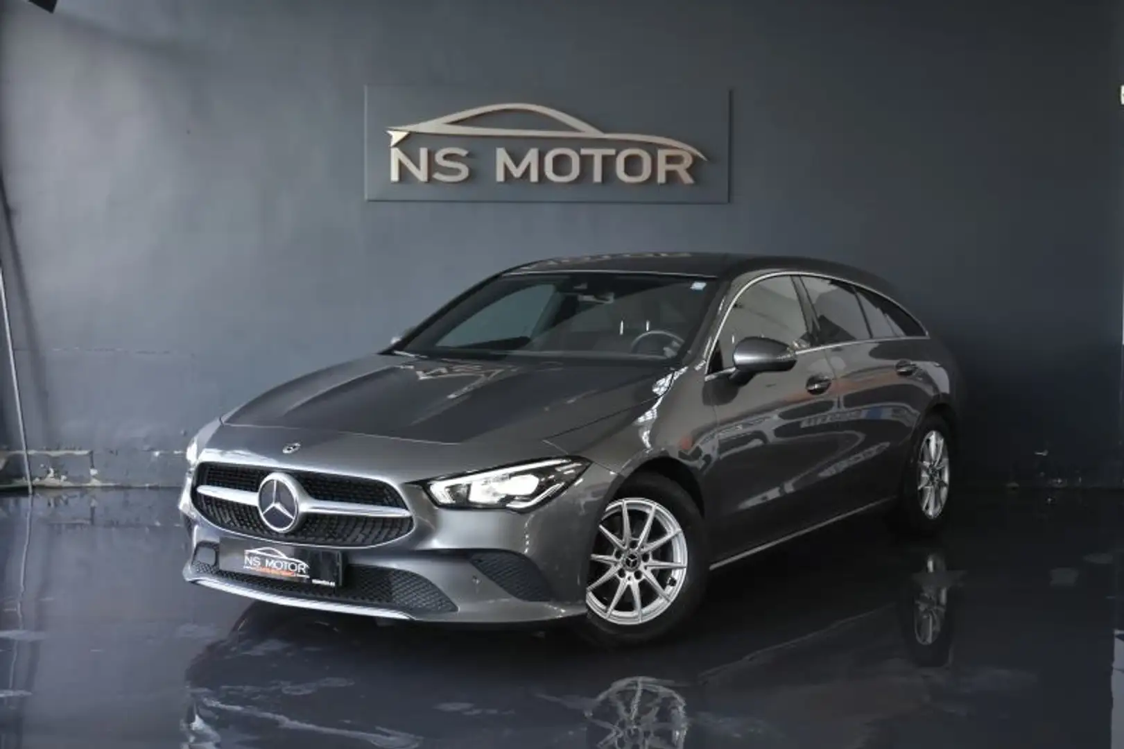 Mercedes-Benz CLA 200 Shooting Brake 200d 8G-DCT (4.75) Gris - 1