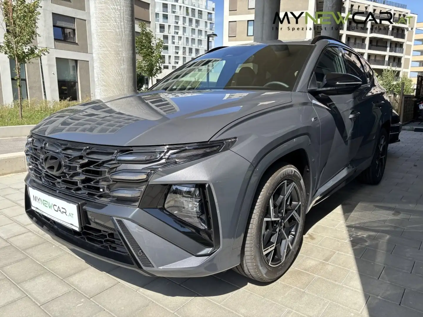 Hyundai TUCSON N-Line 1,6 T-GDI 2WD | NAVI 19" SHZ Gris - 2