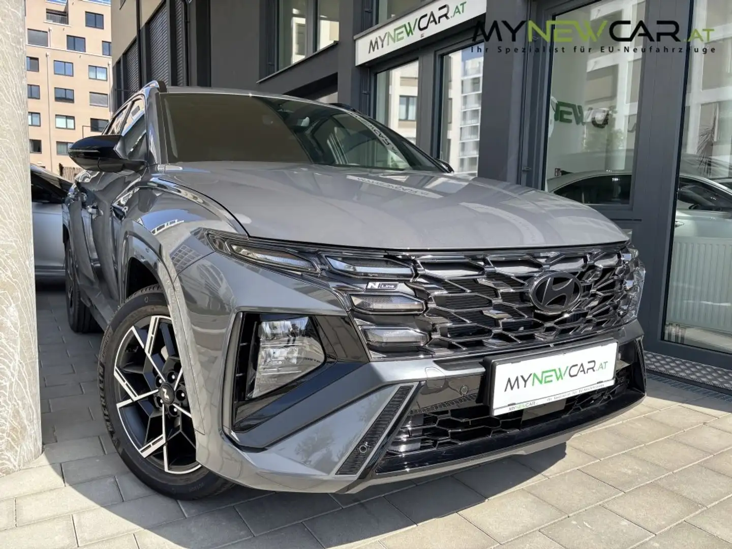 Hyundai TUCSON N-Line 1,6 T-GDI 2WD | NAVI 19" SHZ Gris - 1