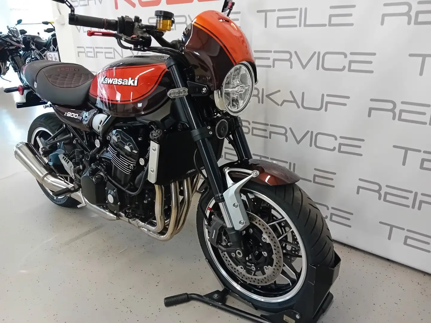 Kawasaki Z900RS Portocaliu - 2